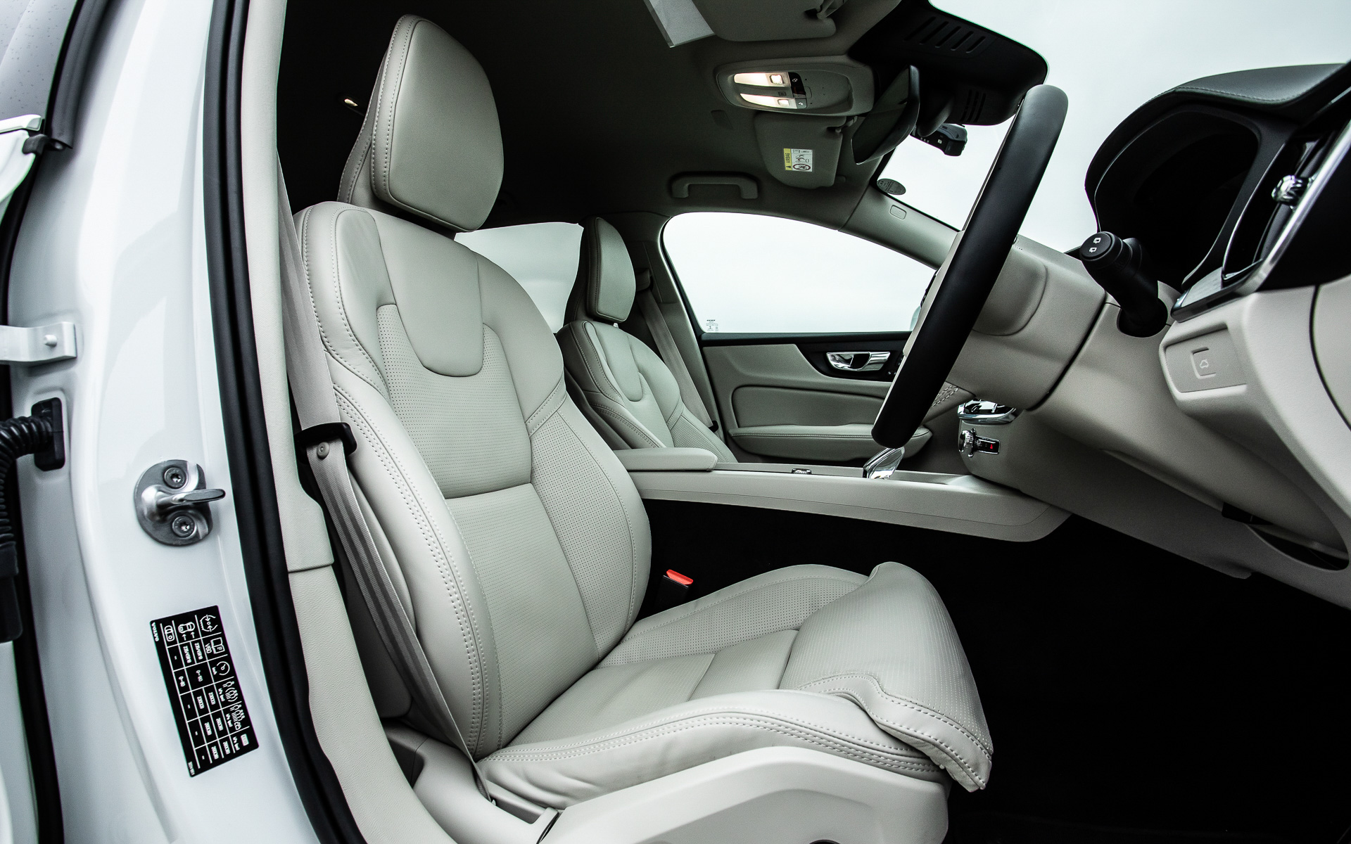 V60 Ultimate B4のインテリア