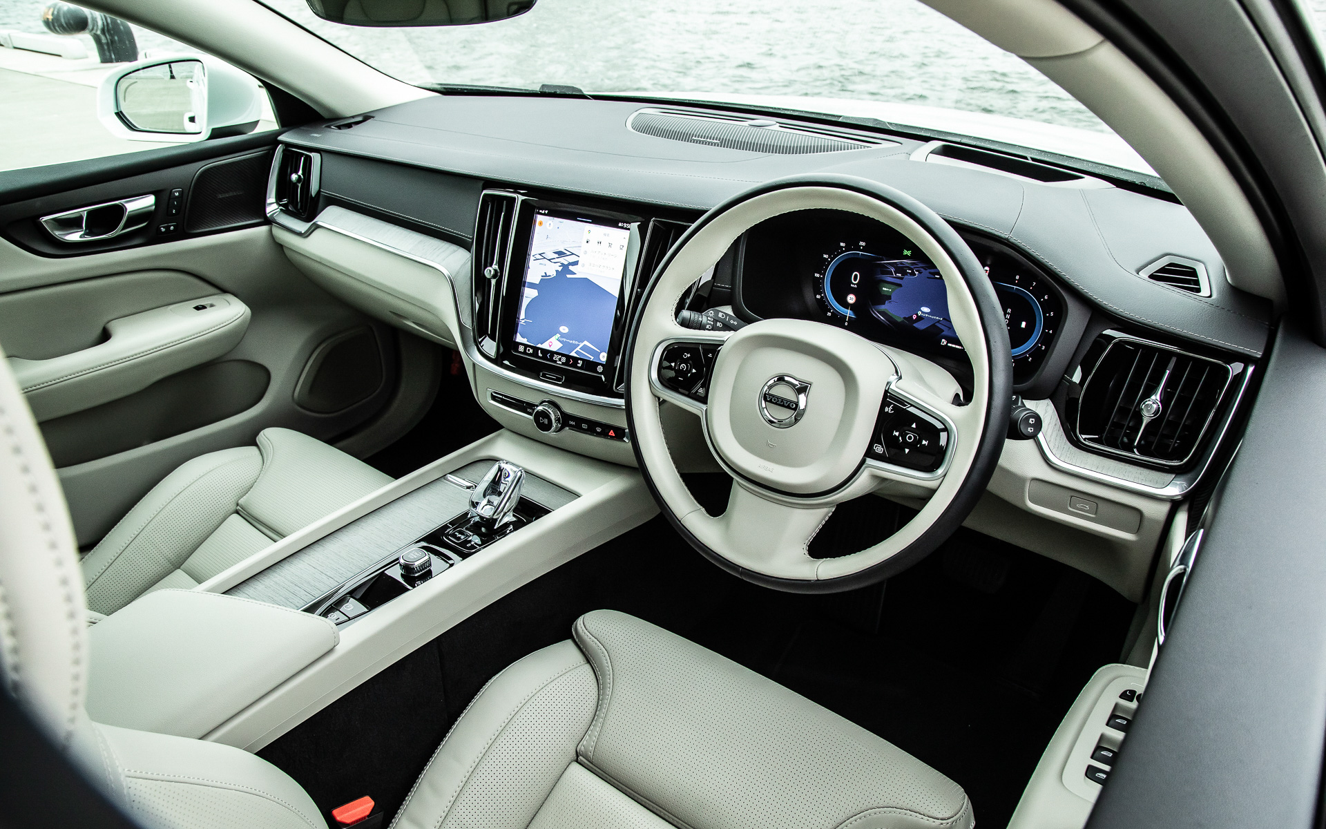 V60 Ultimate B4のインテリア