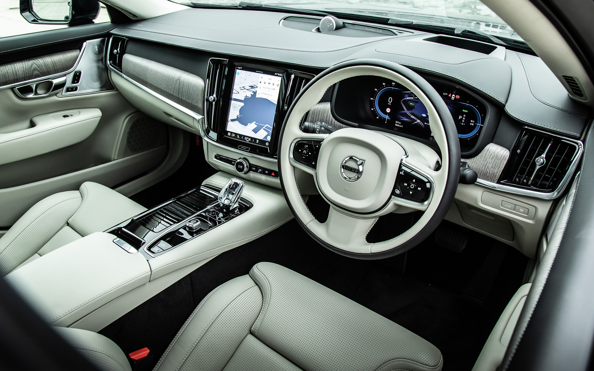 S90 Recharge Ultimate T8 AWD plug-in hybridのインテリア