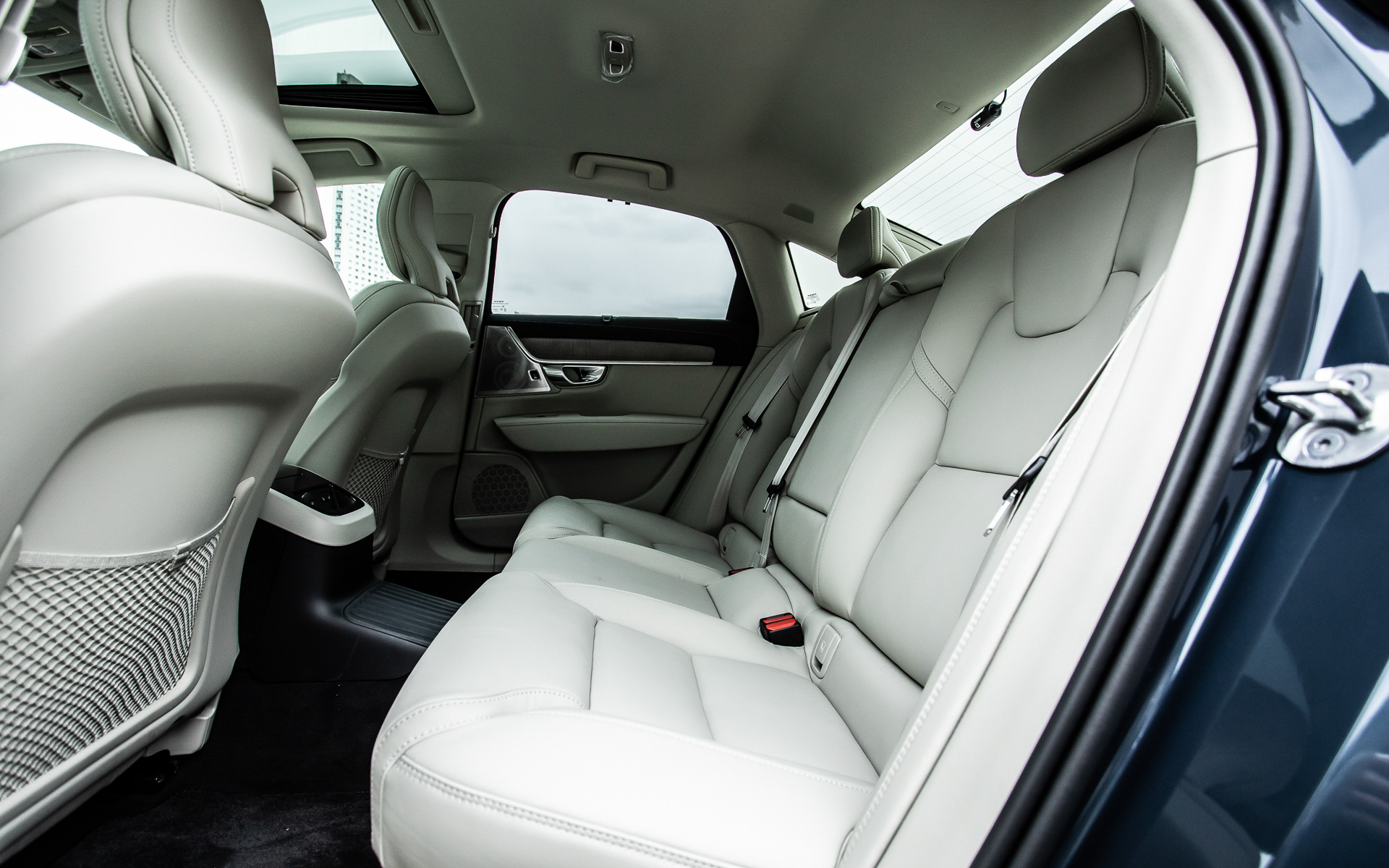 S90 Recharge Ultimate T8 AWD plug-in hybridのインテリア