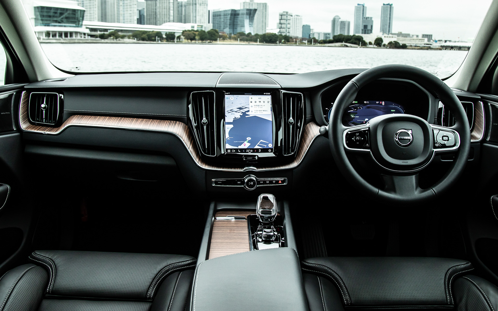 XC60 Recharge Ultimate T6 AWD plug-in hybridのインテリア