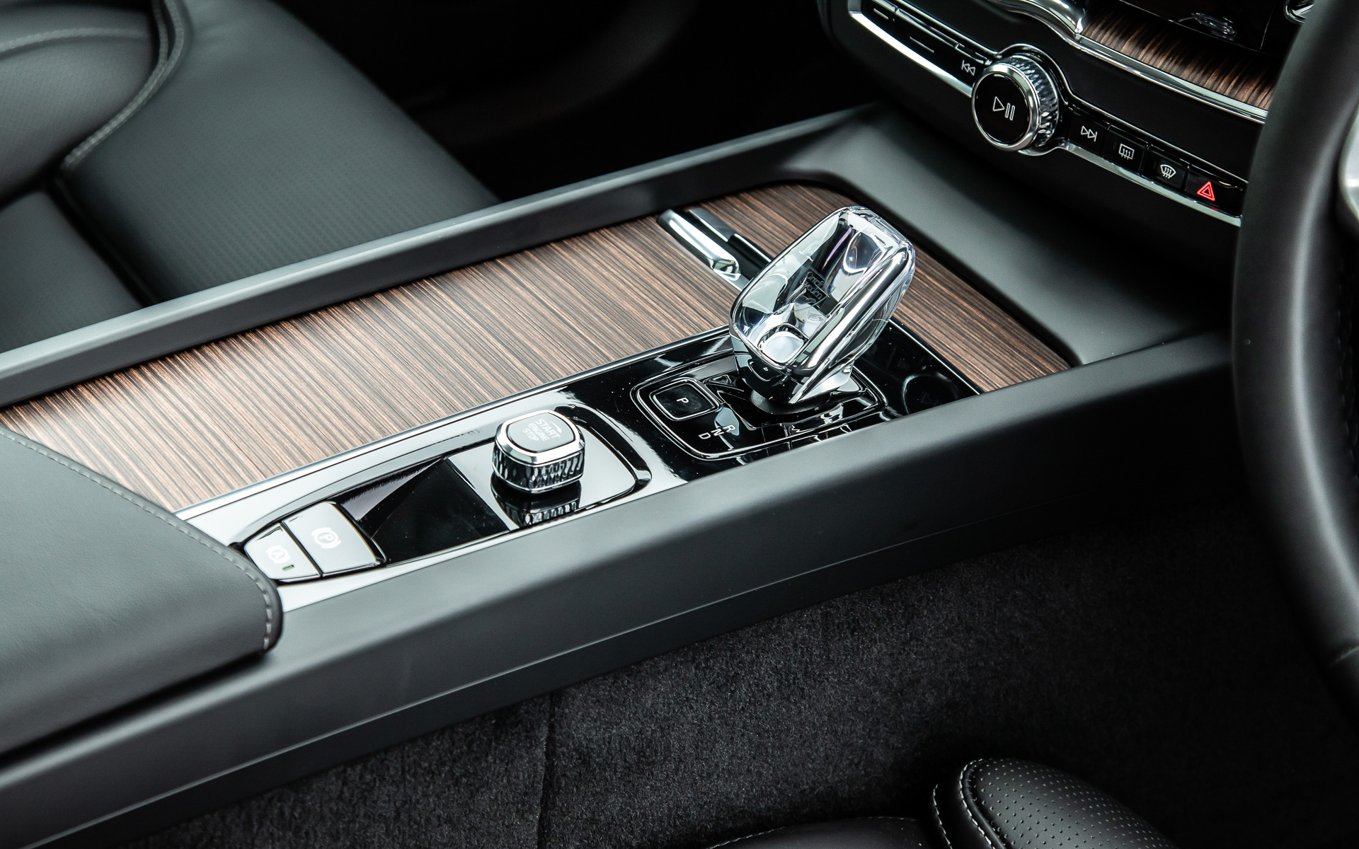 XC60 Recharge Ultimate T6 AWD plug-in hybridのインテリア