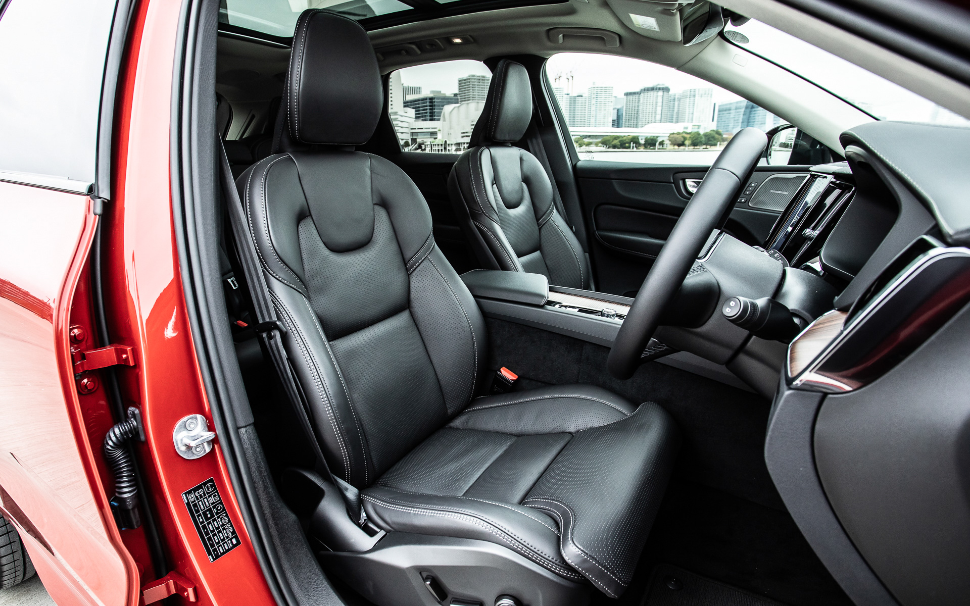 XC60 Recharge Ultimate T6 AWD plug-in hybridのインテリア