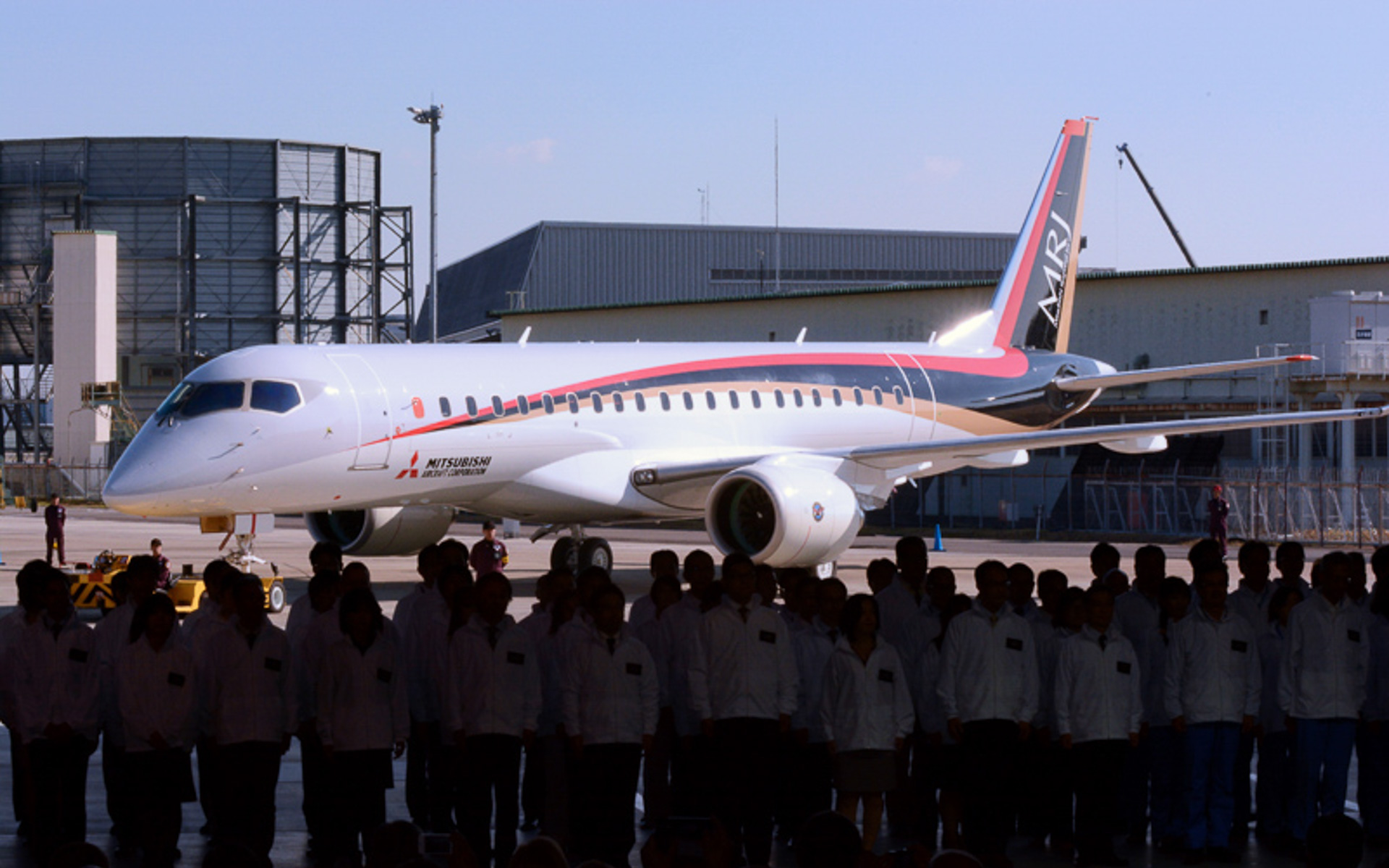 写真は2014年の新型国産旅客機「MRJ（Mitsubishi Regional Jet）」のロールアウト式典