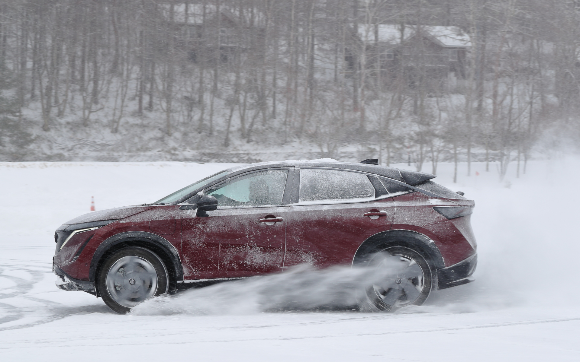 前後に「AM67」型モーターを搭載する「アリア B9 e-4ORCE リミテッド」（790万円）