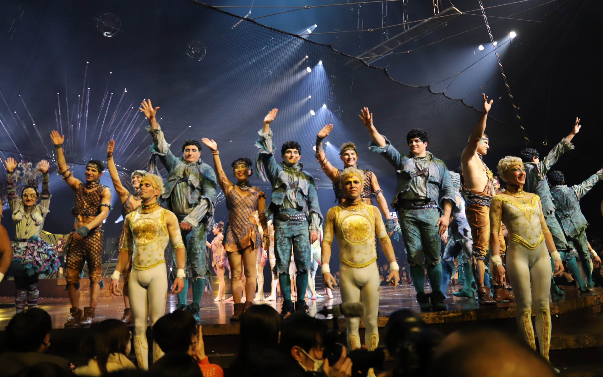 通常はグランドフィナーレのみ撮影可能。開演中は素晴らしいパフォーマンスをしっかりと目に焼き付けたい