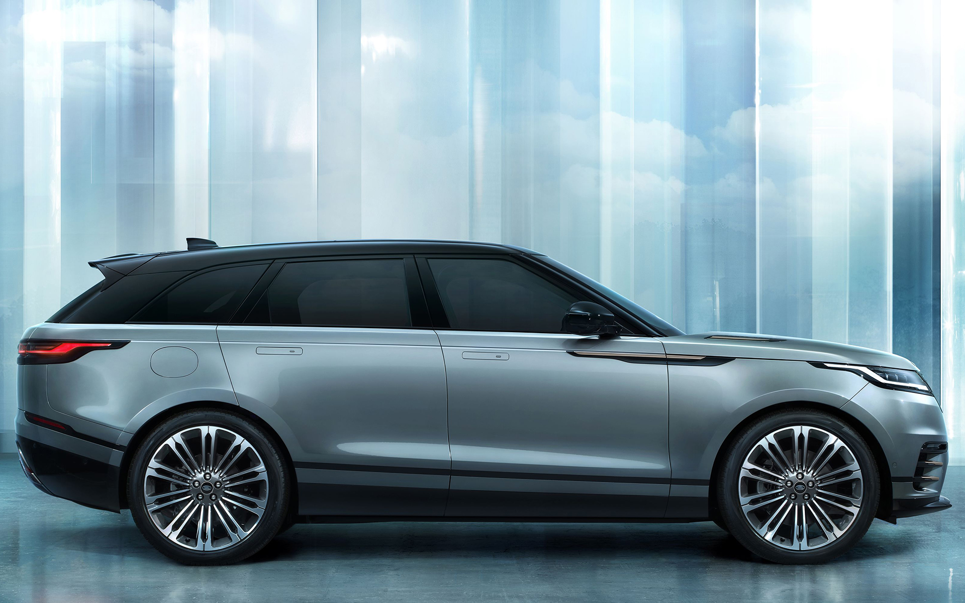 レンジローバー ヴェラール2024年モデル。内外装のデザインを大きく変更し、よりエレガントで洗練された外観に仕上げた