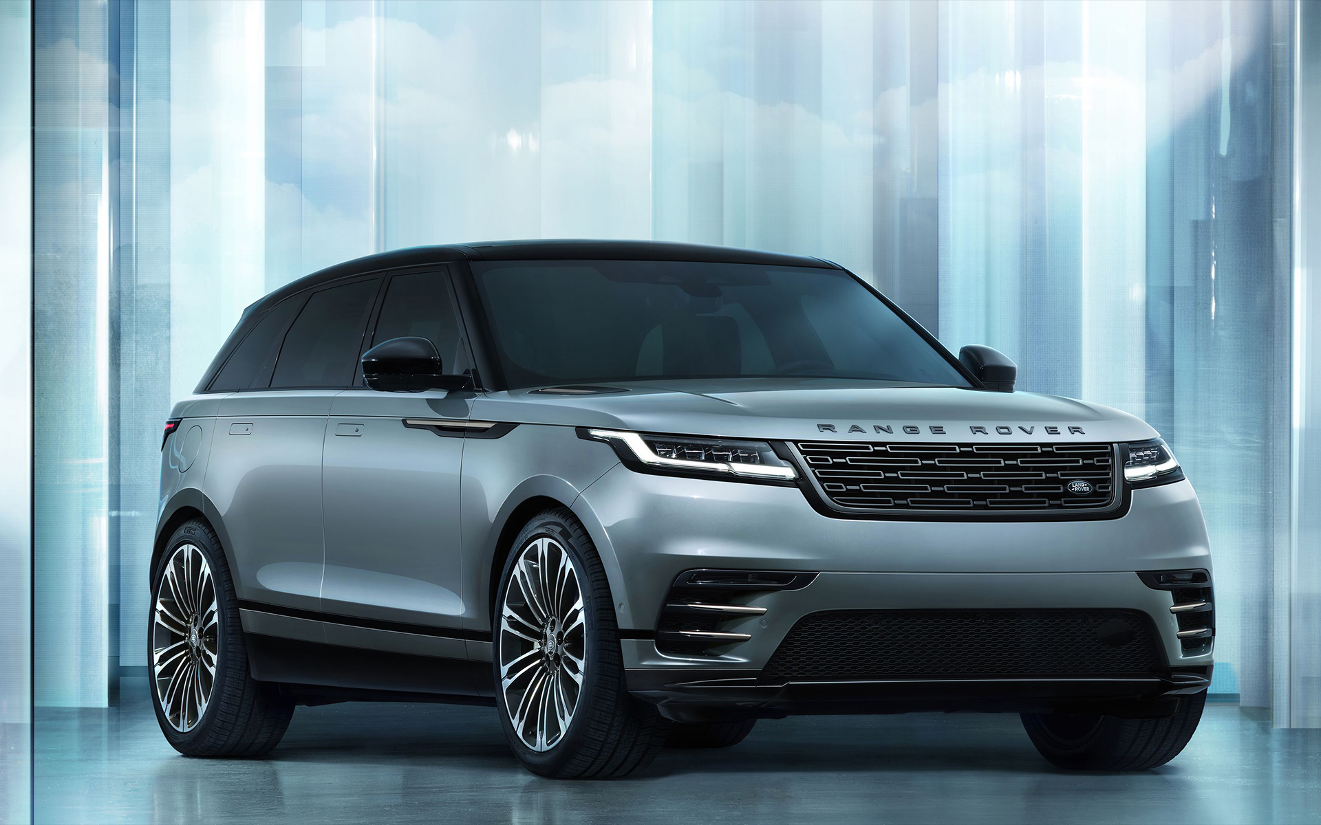 レンジローバー ヴェラール2024年モデル。内外装のデザインを大きく変更し、よりエレガントで洗練された外観に仕上げた