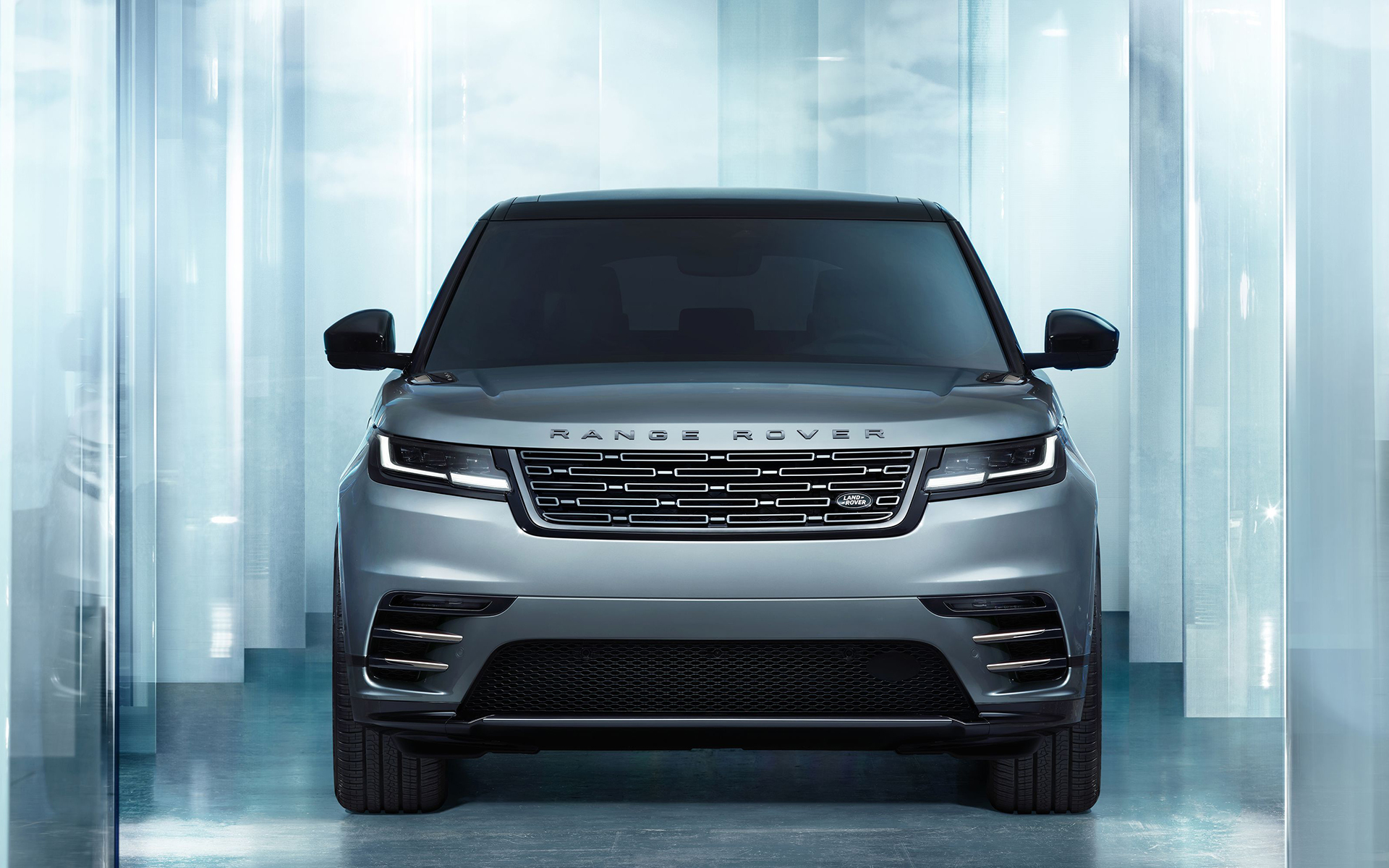 レンジローバー ヴェラール2024年モデル。内外装のデザインを大きく変更し、よりエレガントで洗練された外観に仕上げた