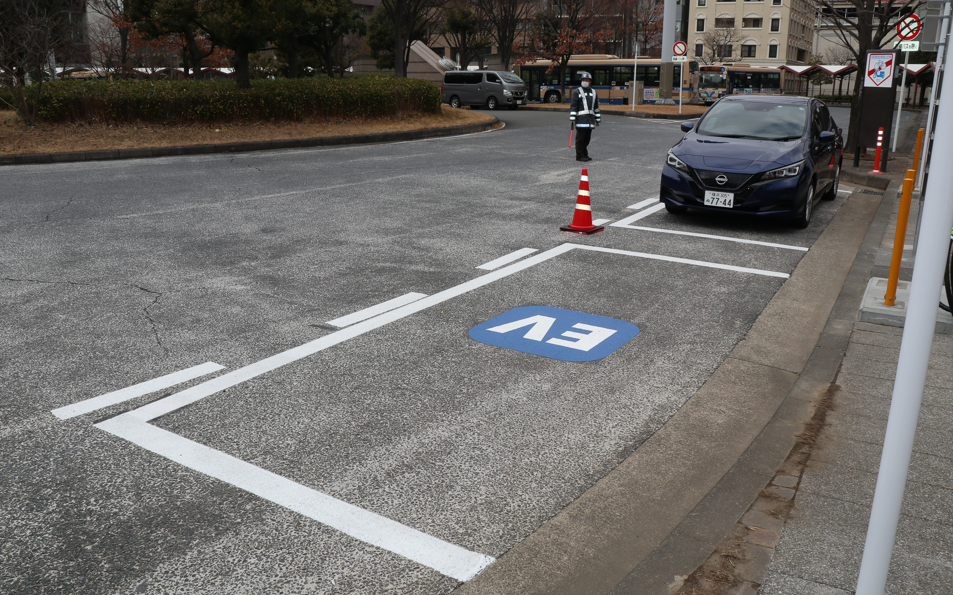 横浜市営地下鉄・センター南駅前ロータリーに2台分の専用駐車枠が用意された