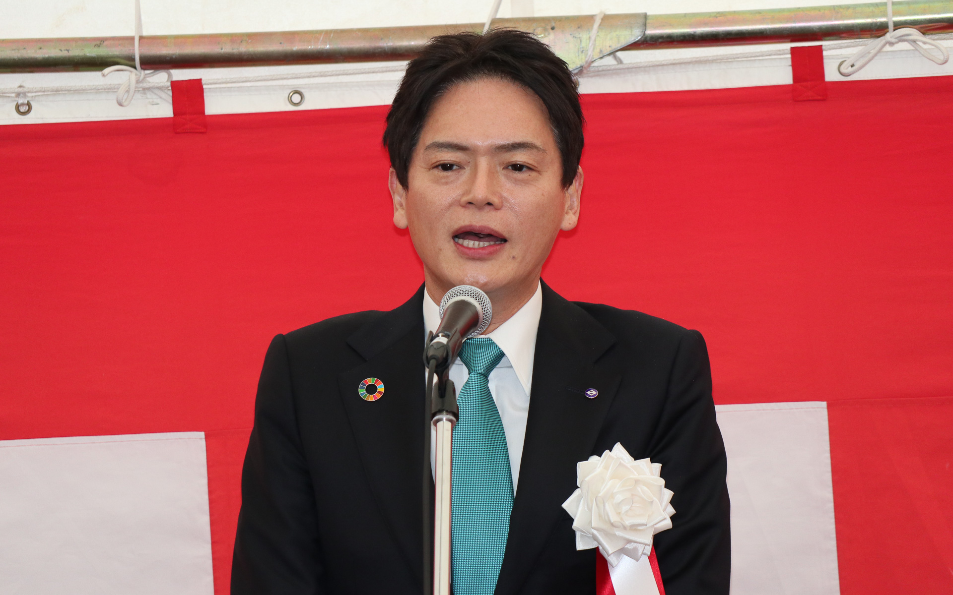 横浜市 市長 山中竹春氏
