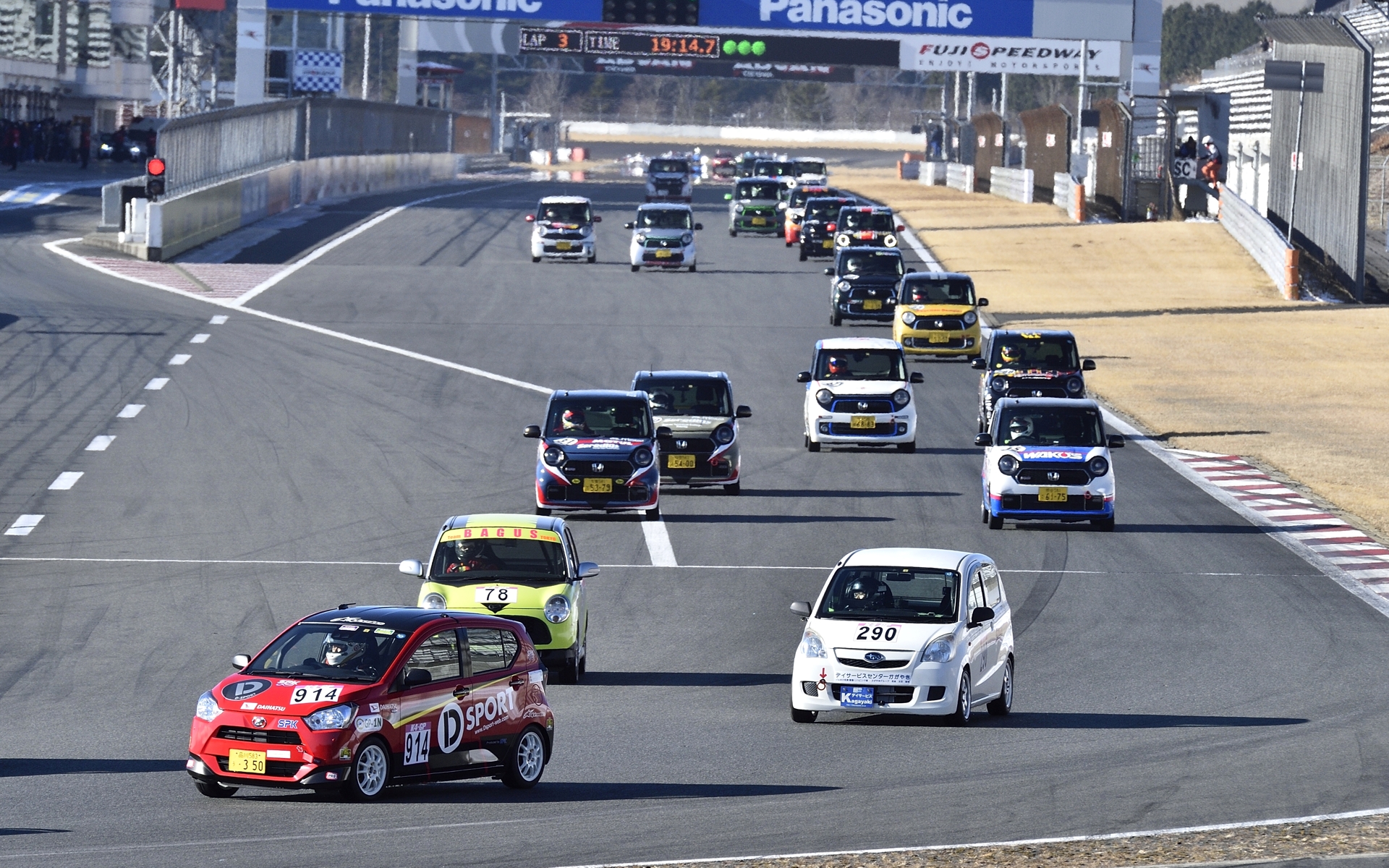 1月29日に富士スピードウェイで開催された「K4-GP FUJI 7時間耐久レース」が上原あずみさんのモータースポーツデビュー戦となった