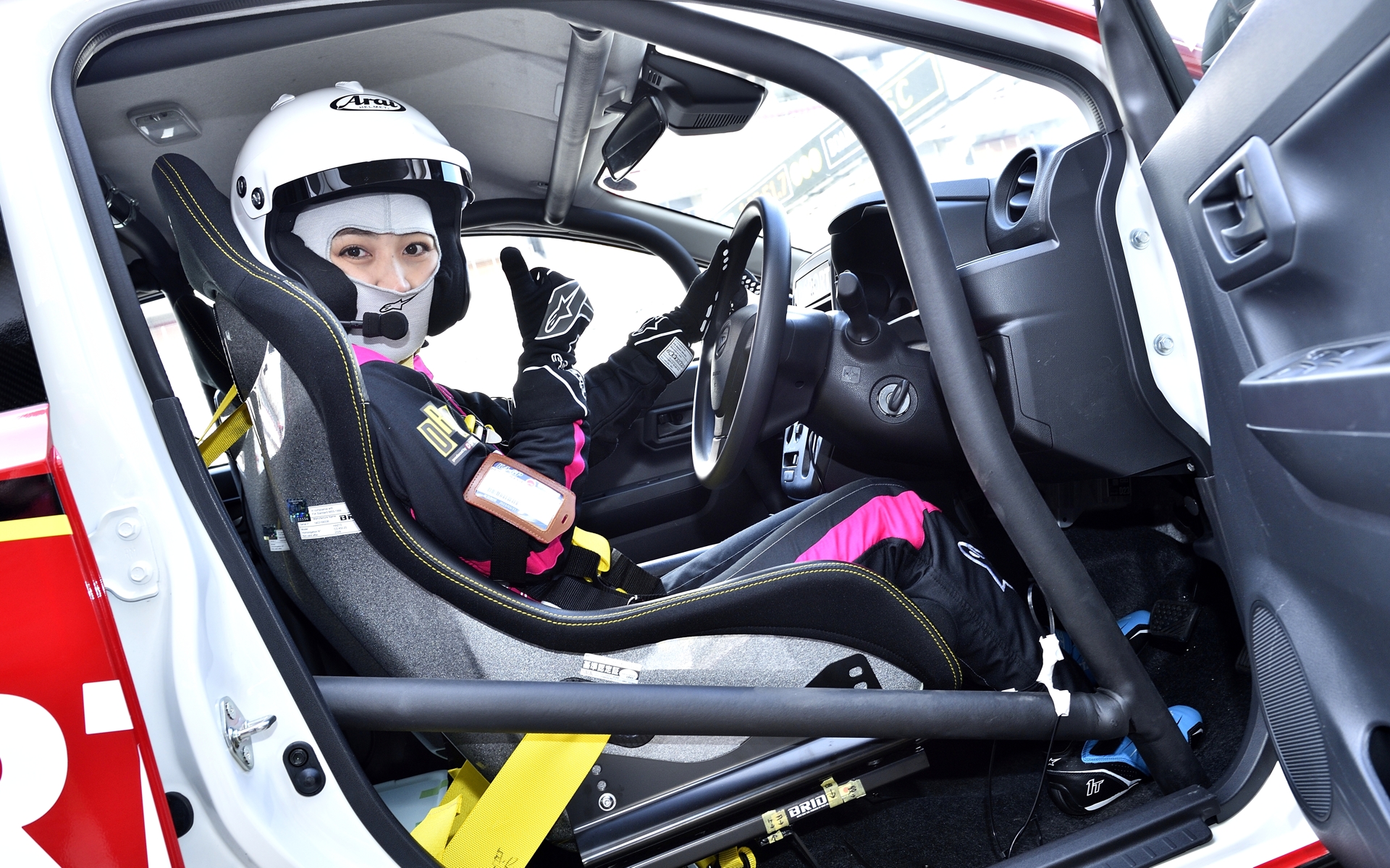 上原さんは2番手のドライバーとして登場