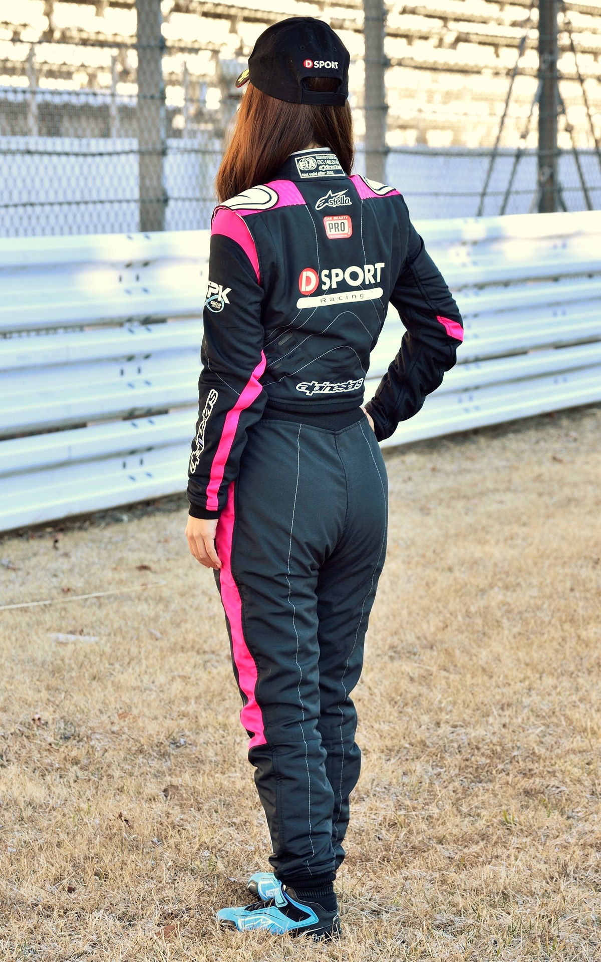 バストとヒップ部にボリュームを持たせただけでなく、男性用より腰の部分がシェイブされているので、よりかわいらしく、カッコよく見えるシルエットになっている