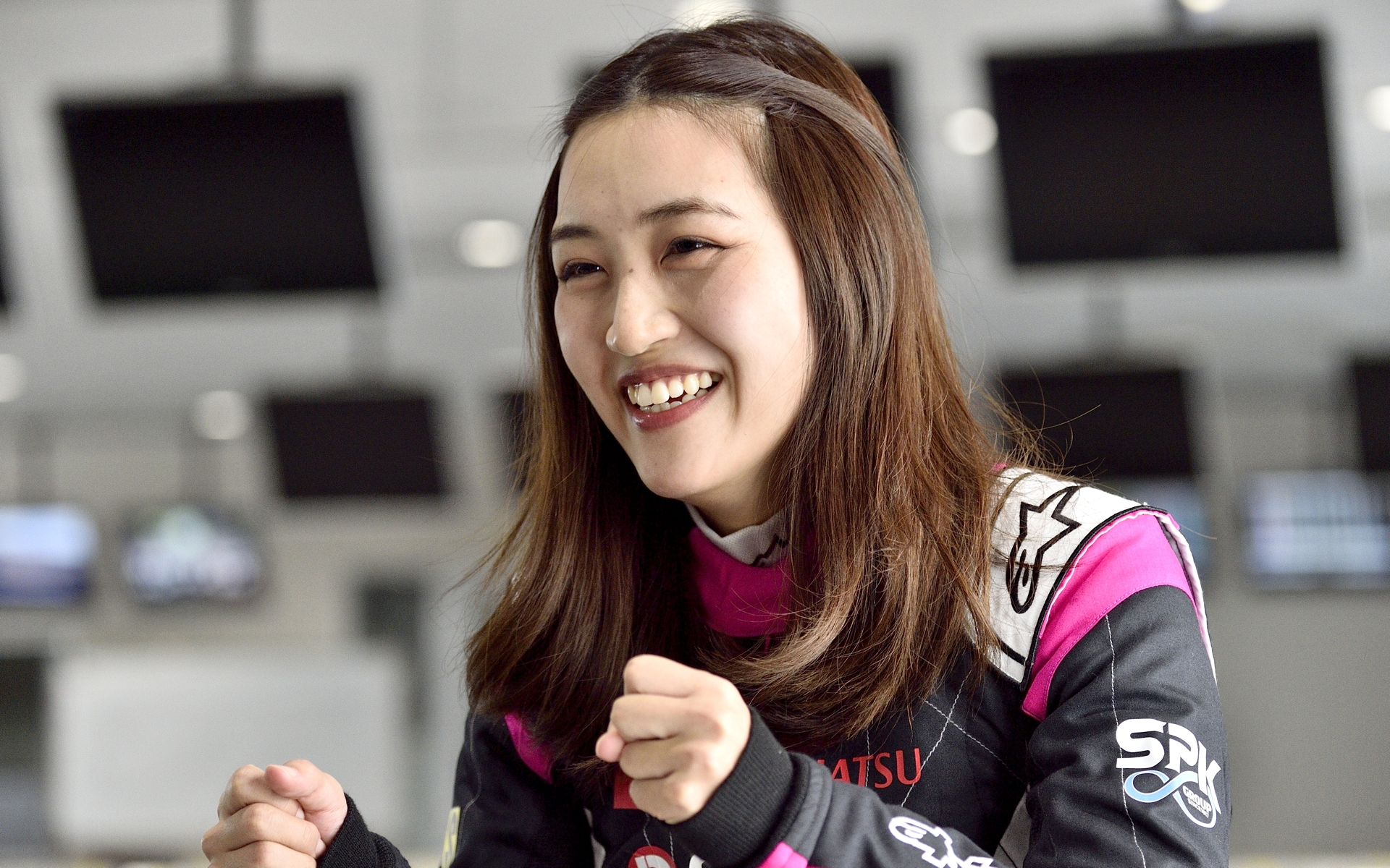 レーシングスーツの下には同じくアルパインスターズの「ZX EVO v2」シリーズの耐火性アンダーウエアを着用。素肌に触れるものだが、「肌触りもよかったです」と上原さん