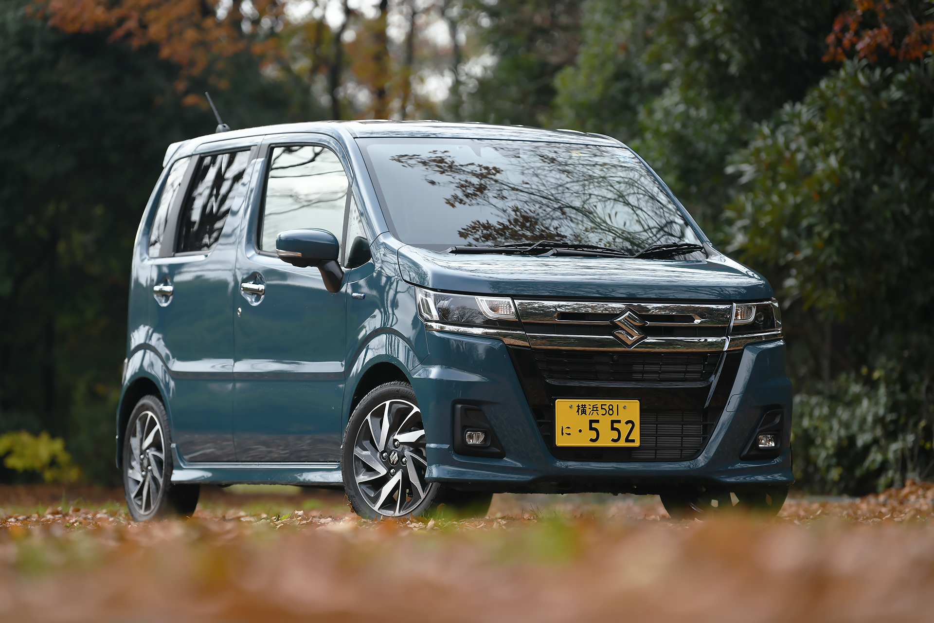 試乗車はワゴンR カスタムZ HYBRID ZXの2WDモデル（147万4000円）。ボディカラーは新色の「デニムブルーメタリック」。ワゴンRのボディサイズは3395×1475×1650mm（全長×全幅×全高）、ホイールベースは2460mm、車両重量は790kg
