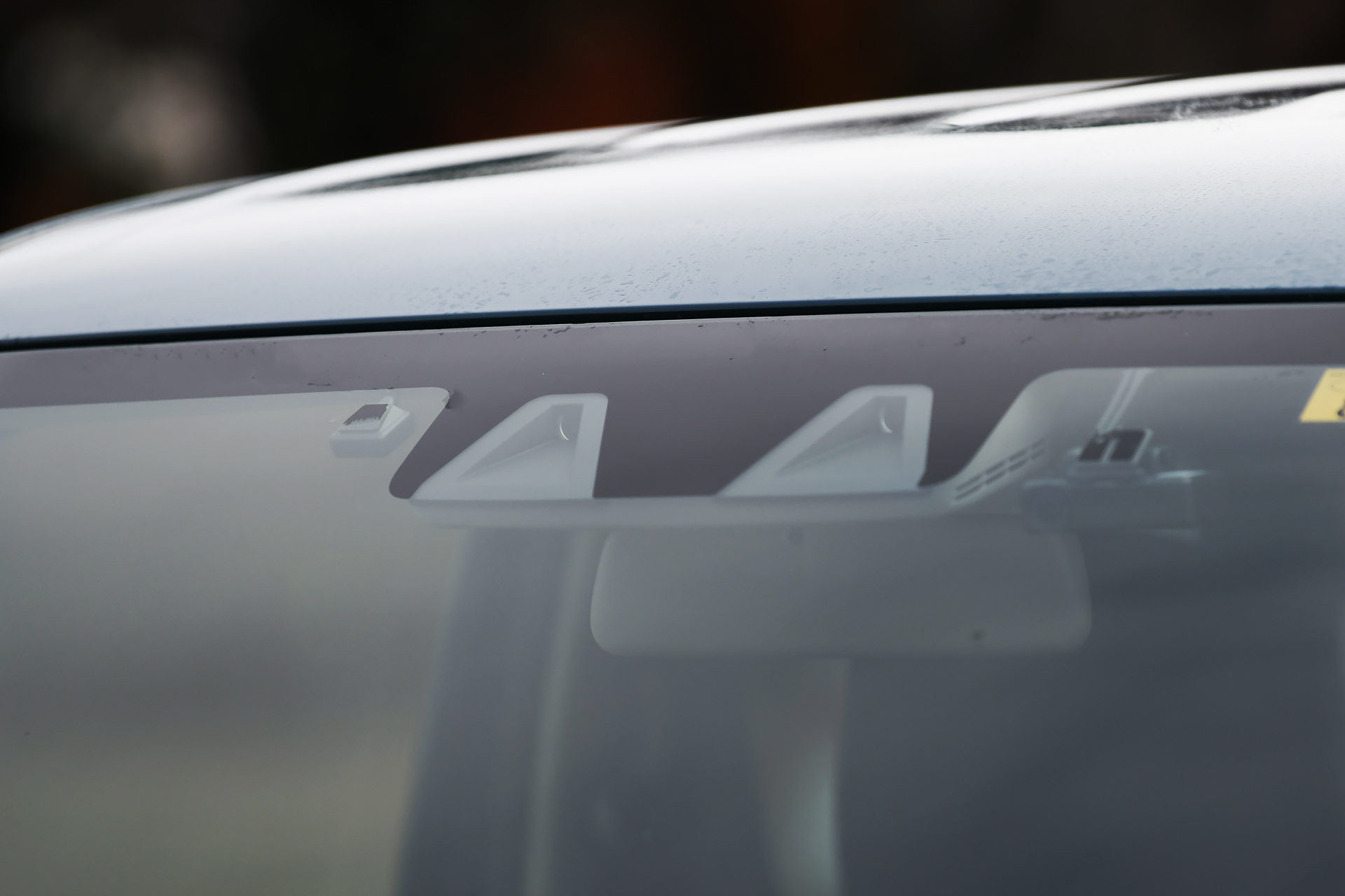 ワゴンR カスタムZ HYBRID ZXでは、夜間の歩行者も検知するデュアルカメラブレーキサポート、全車速追従機能付アダプティブクルーズコントロール（ACC）、車線逸脱抑制機能を標準装備