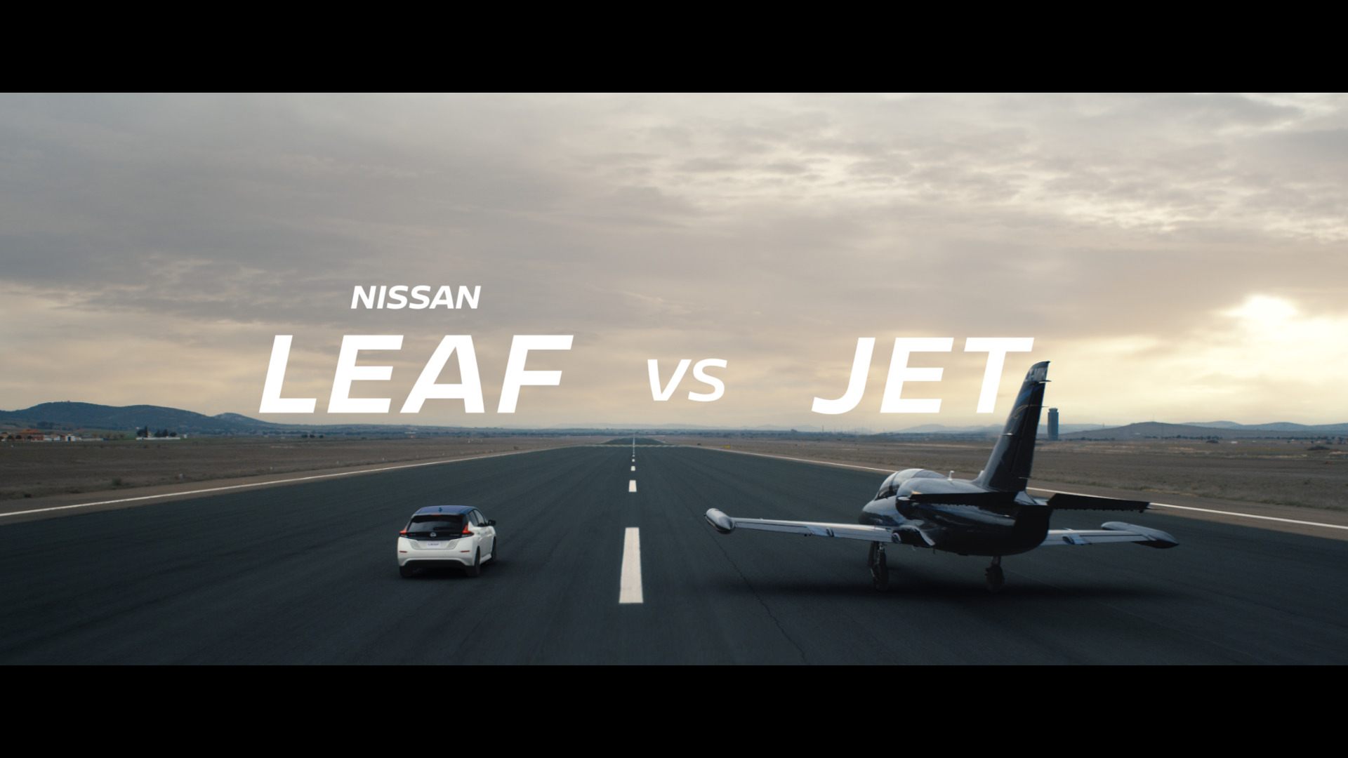 リーフとジェット機の加速力対決