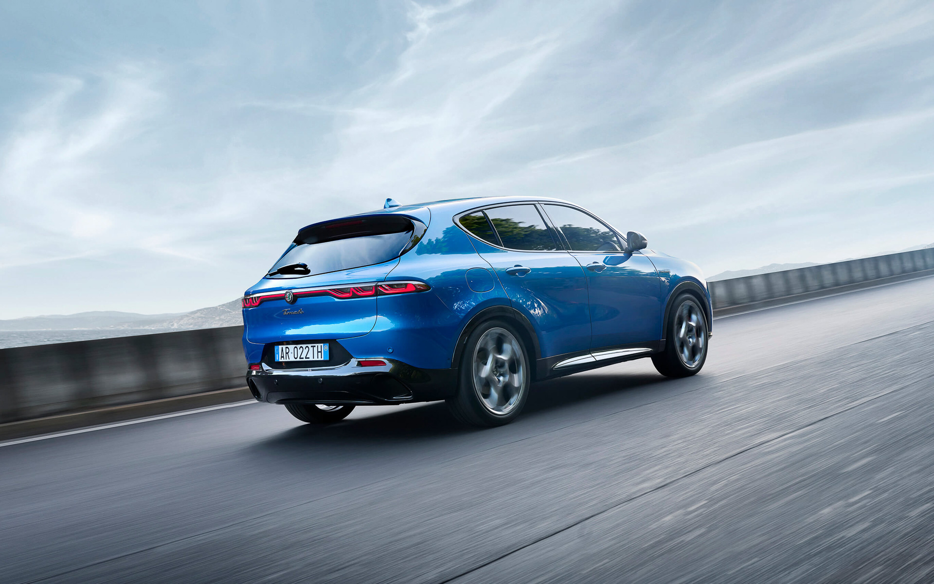 トナーレはブランド初となるマイルドハイブリッドシステムを搭載