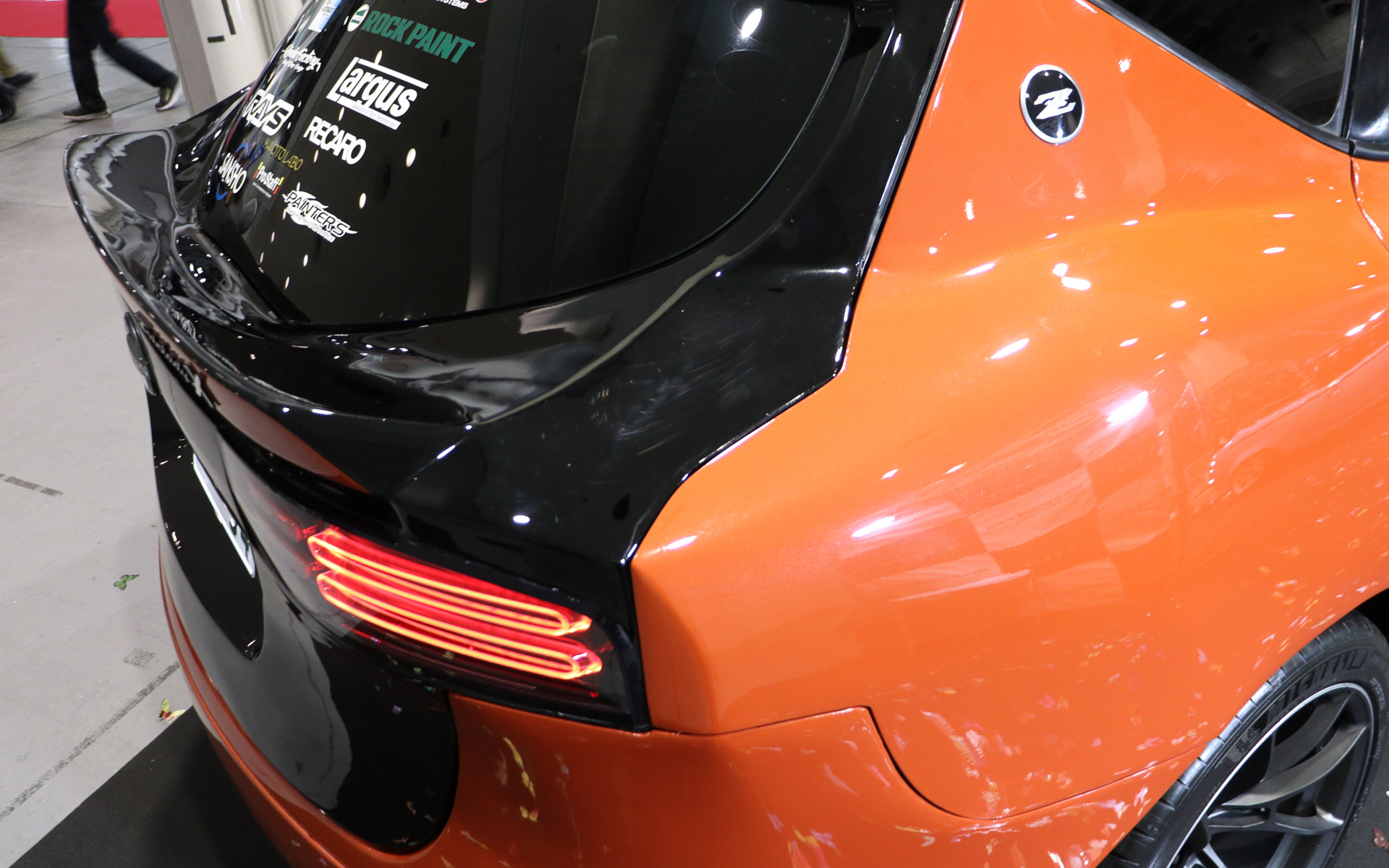 Zの特徴でもあるダックテールをSUVのシルエットでも巧みに再現