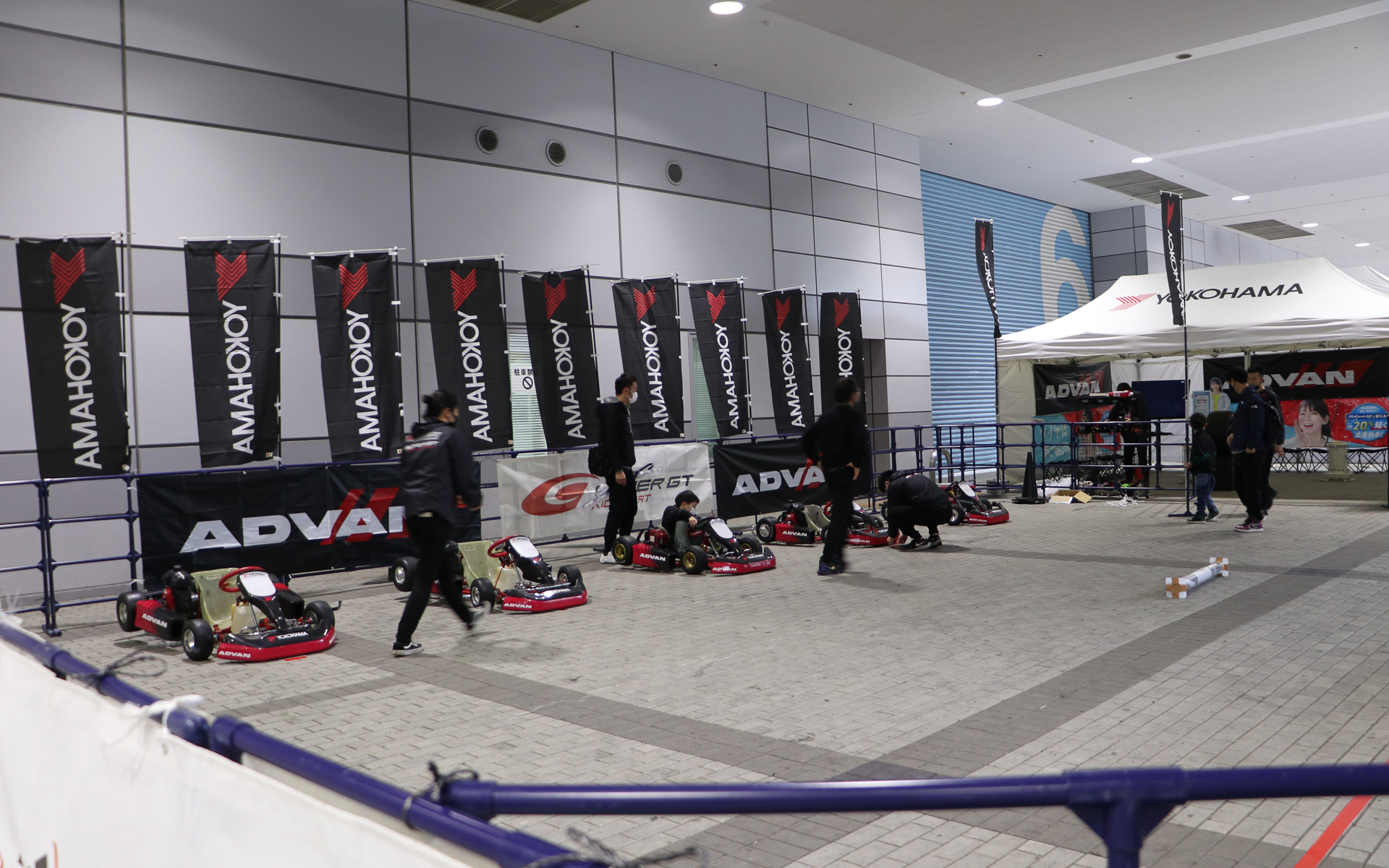 3号館と6号館Aのスペースでは子供向けカート体験会を横浜ゴムが実施