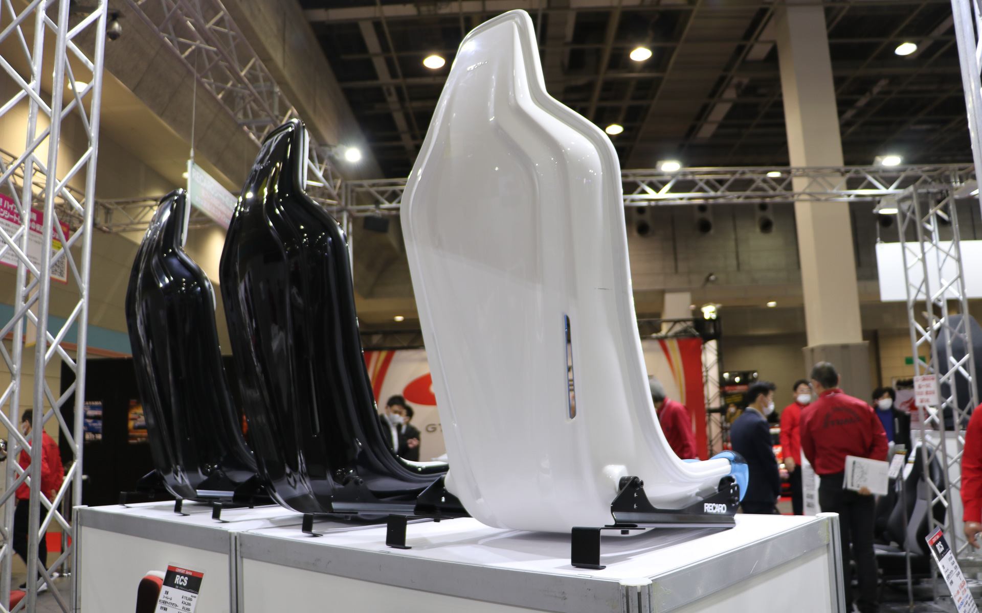 近未来的なシルエットのRCS。レカロのブースは6号館Aにあるので足を運んでみてほしい