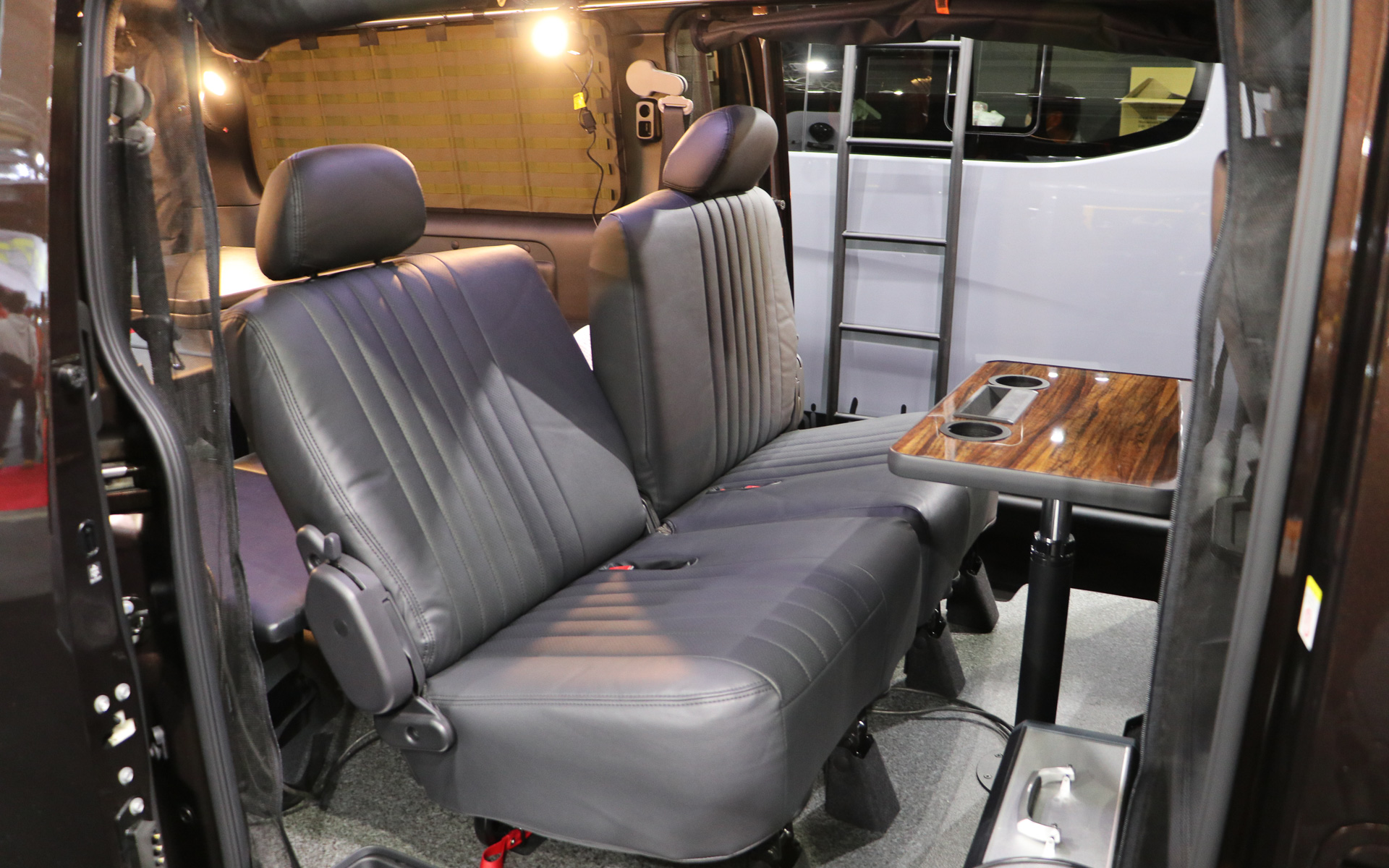 テーブルは脱着式になっている