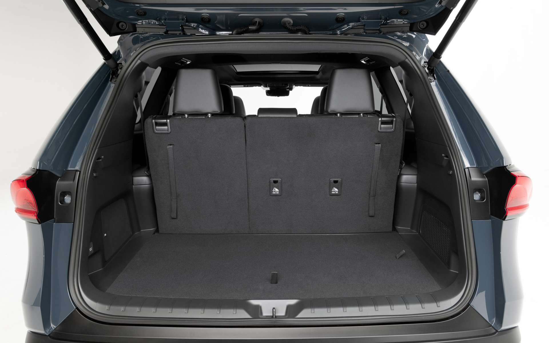 スーツケース7個を収納できる3列目シート後方