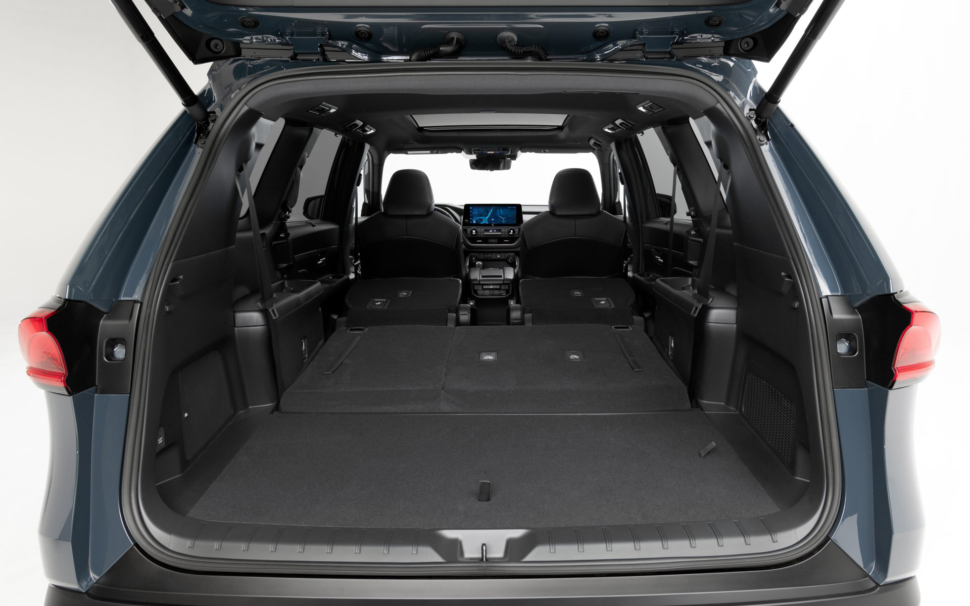 シートを倒せば約98立方フィート（約2775L）のスペースが現れる。