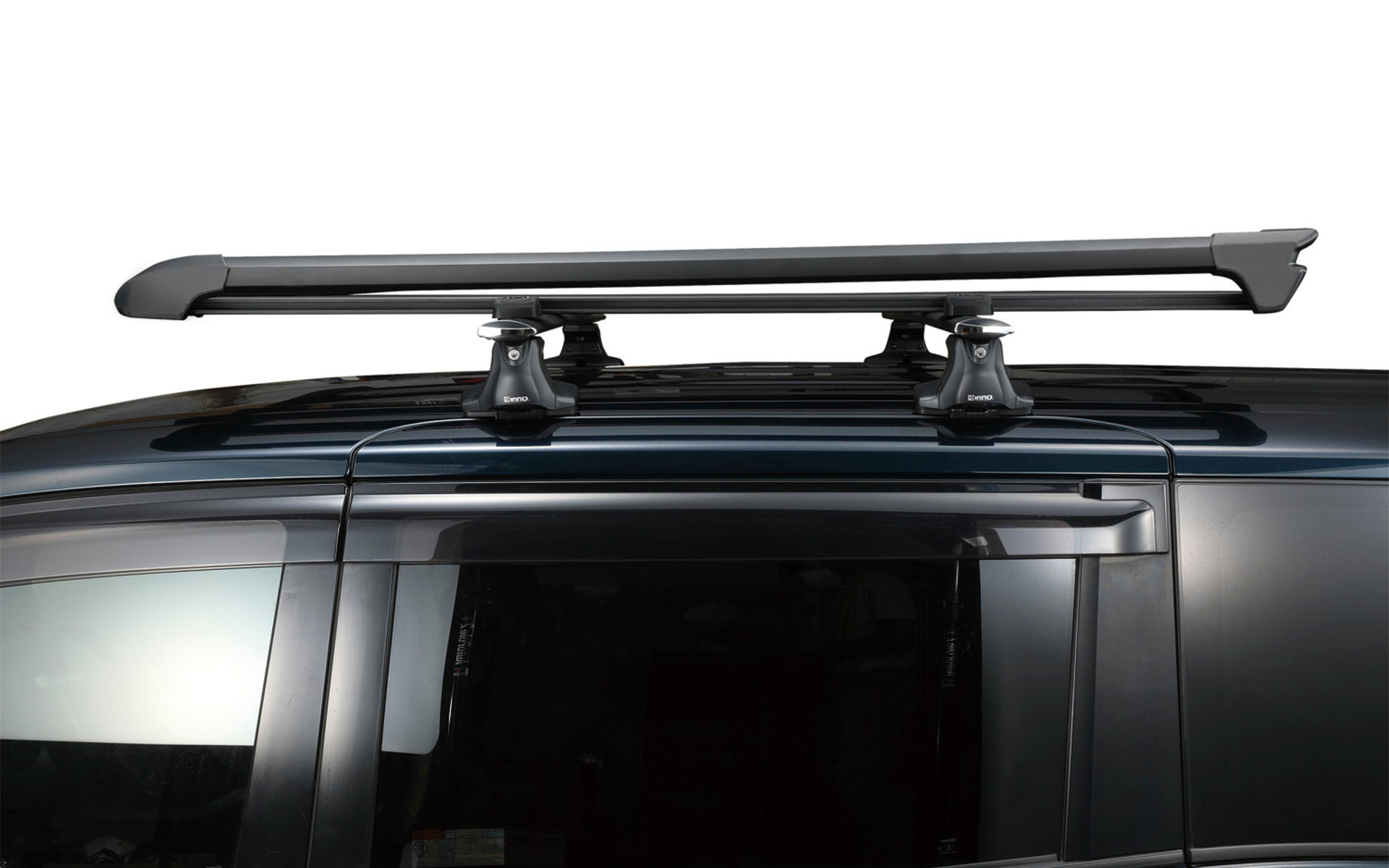 後方にいくほど上昇するスラント形状を採用