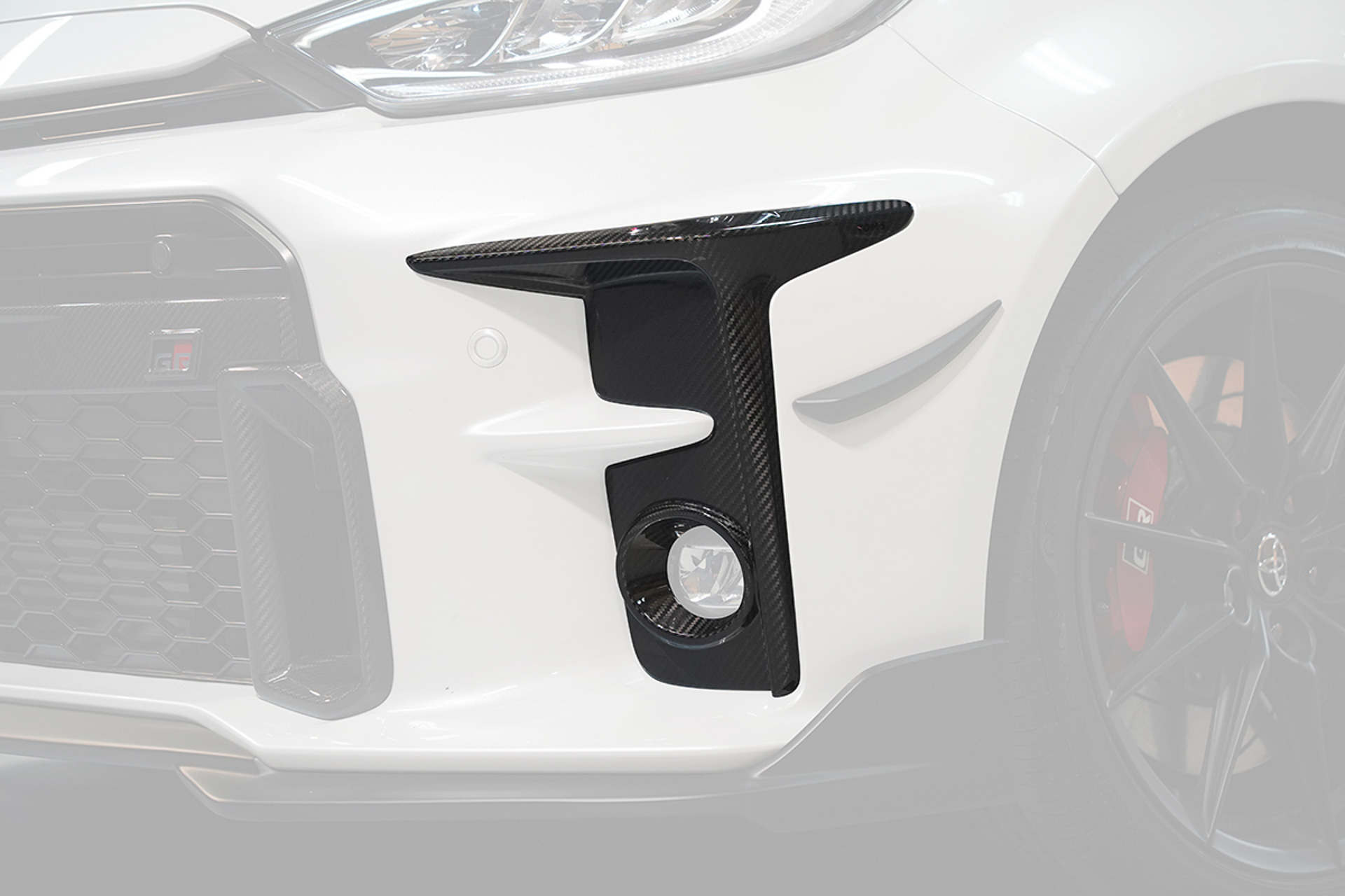 フロントフォグランプカバー（6万6000円）