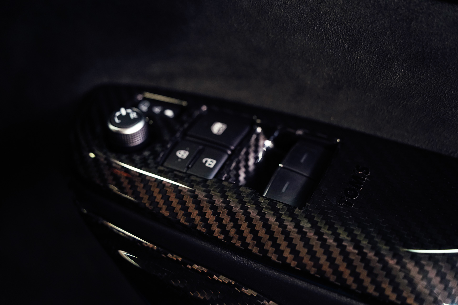 ドアスイッチパネルカバー（3万5200円）