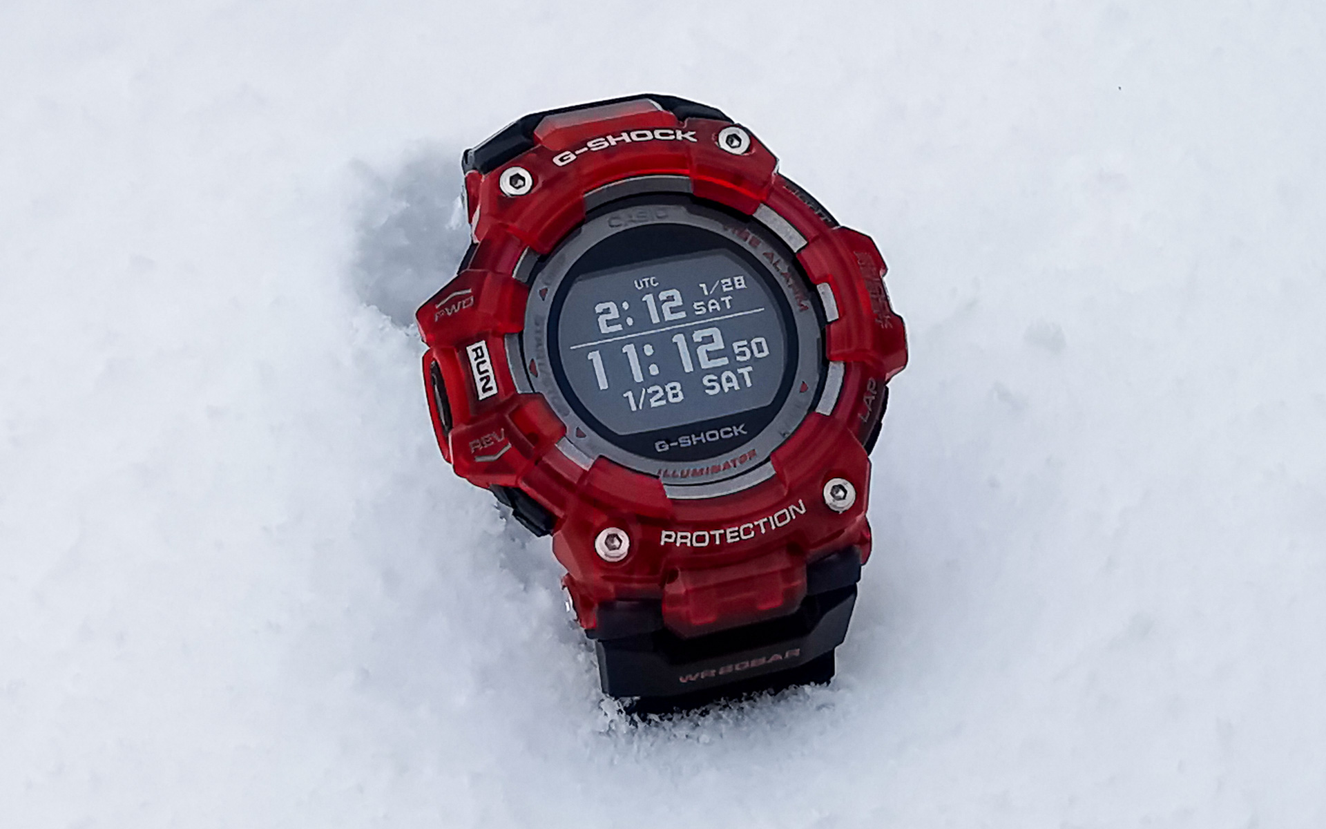 本体は衝撃に強いだけでなく20気圧防水仕様なので雨や雪で濡れても問題なし