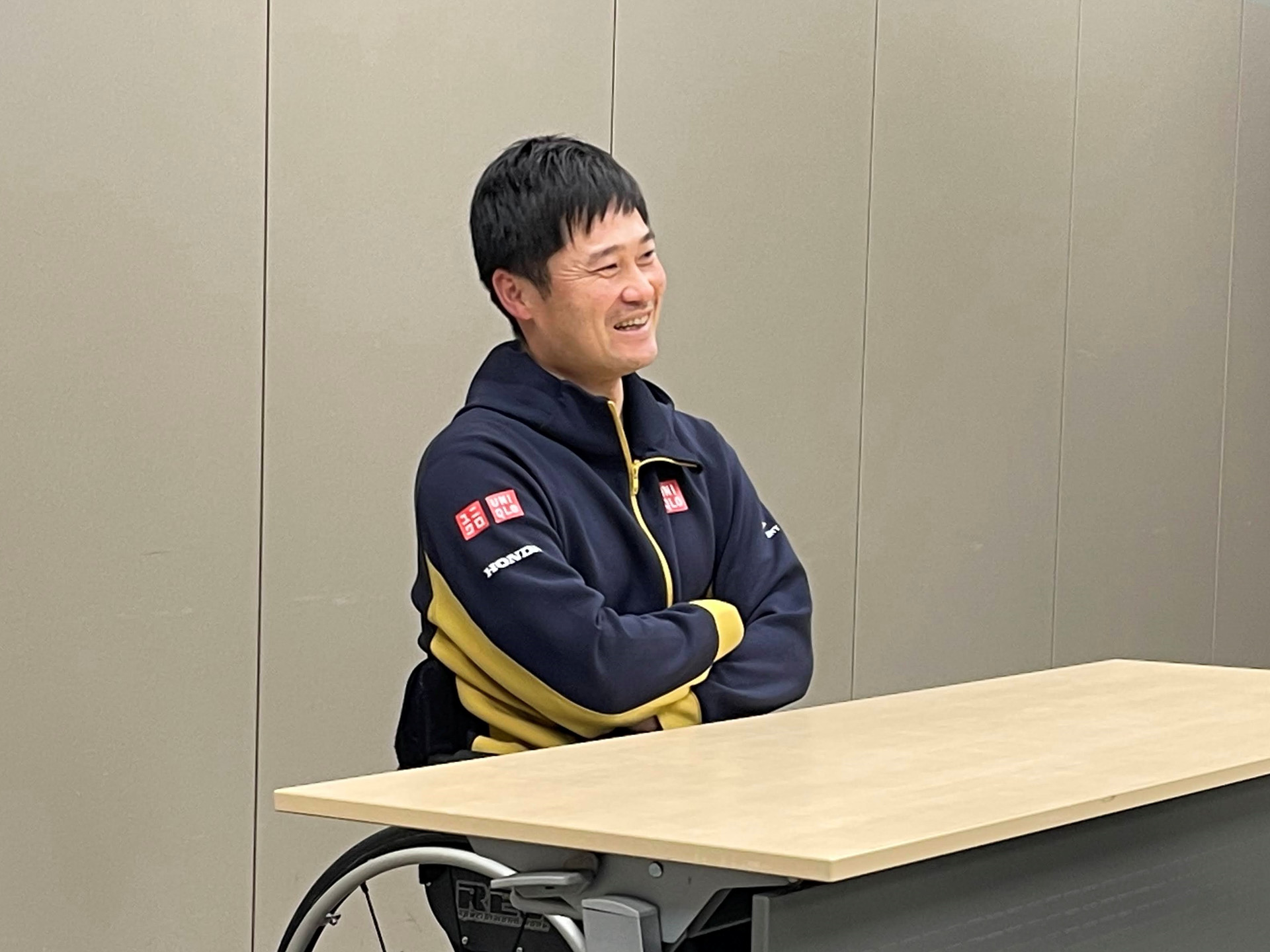 トークイベントでの疲れも見せず、カコミ取材にも笑顔で対応してくれた国枝選手。