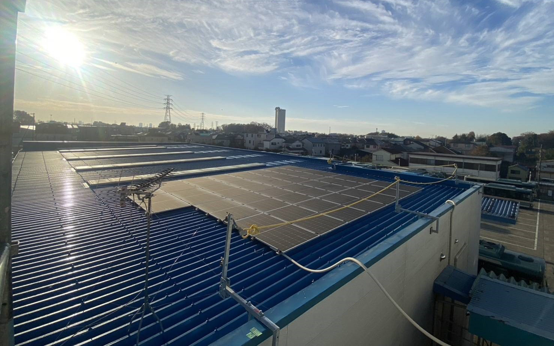西武バス新座営業所に設置された太陽光パネル