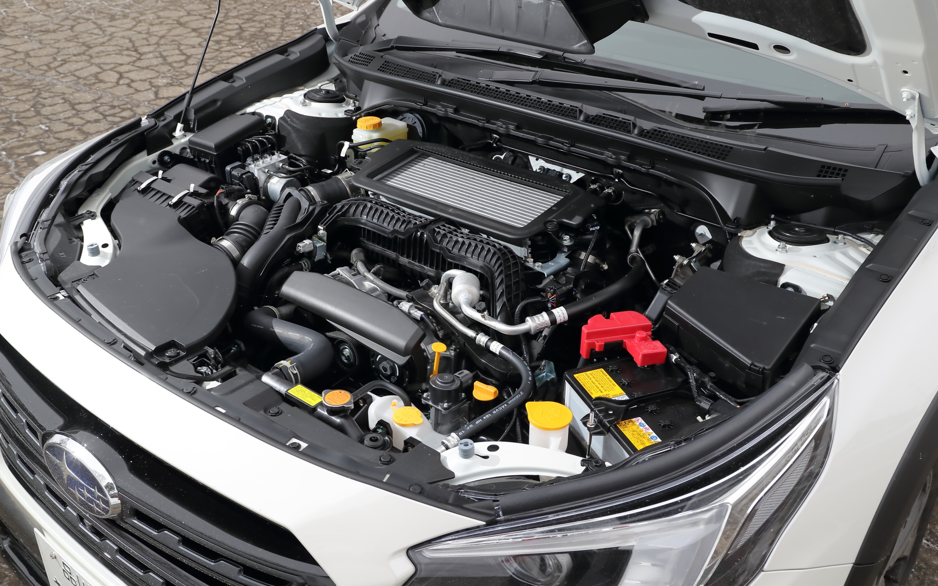 水平対向4気筒DOHC 1.8リッター直噴ターボ“DIT”エンジンの「CB18」を搭載。最高出力130kW（177PS）/5200-5600rpm、最大トルク300Nm（30.6kgfm）/1600-3600rpmを発生する。組み合わせるトランスミッションはCVTのリニアトロニック（マニュアルモード付）。燃料タンク容量は63Lで、WLTCモード燃費は13.0km/L