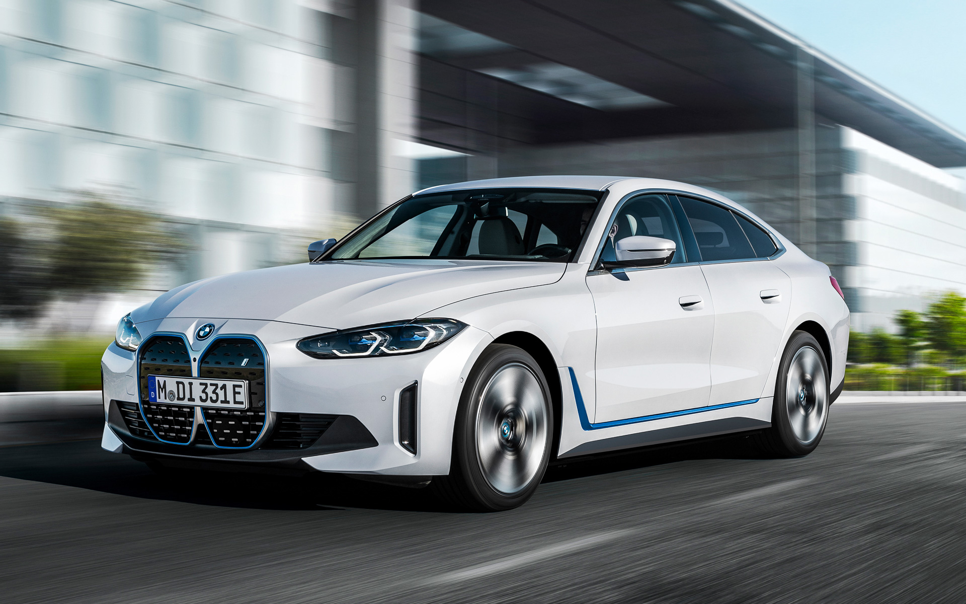 ボディサイズは4785×1850×1455mm（全長×全幅×全高）、ホイールベースは2855mm、車両総重量は2305kg