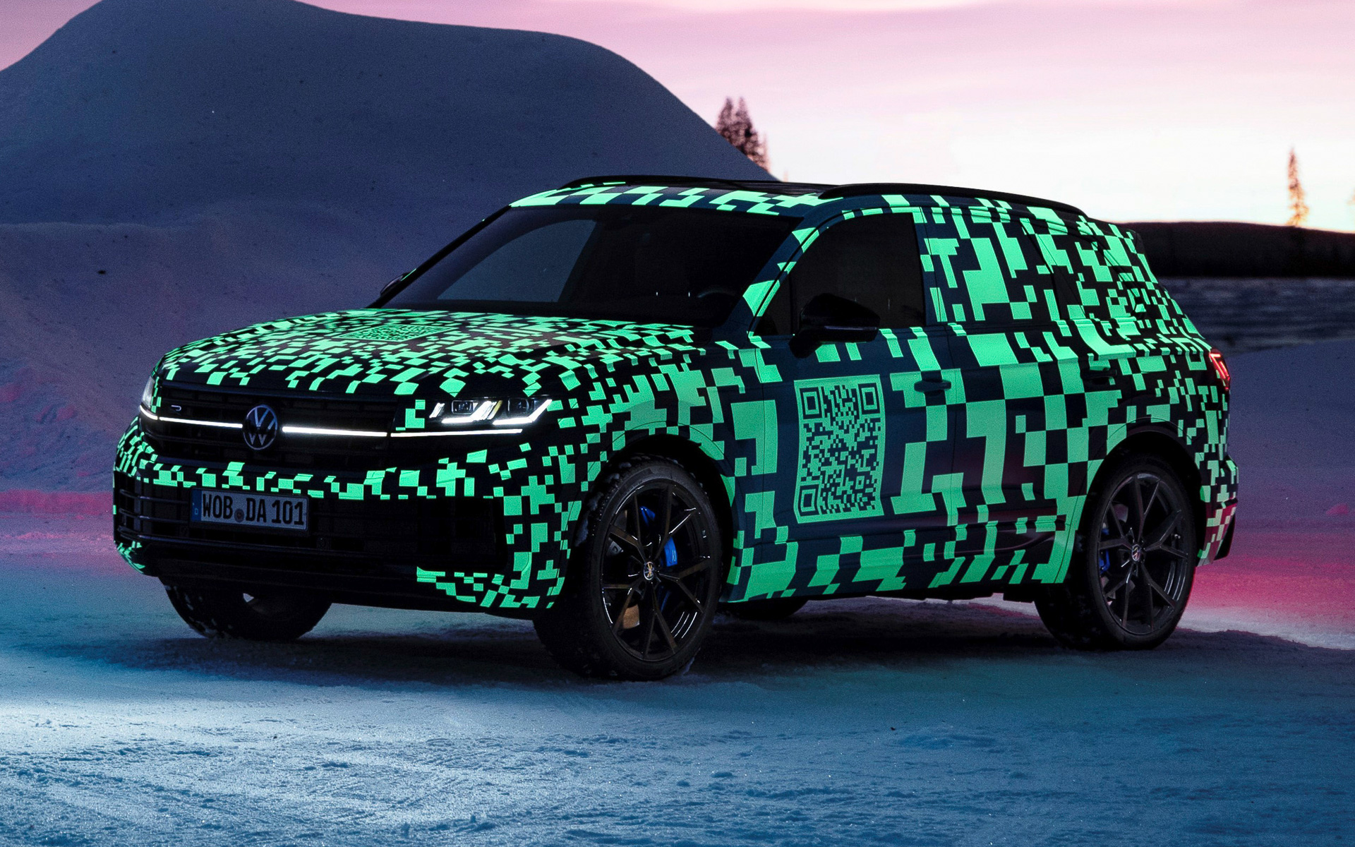 カモフラージュデザイン状態の新型トゥアレグ