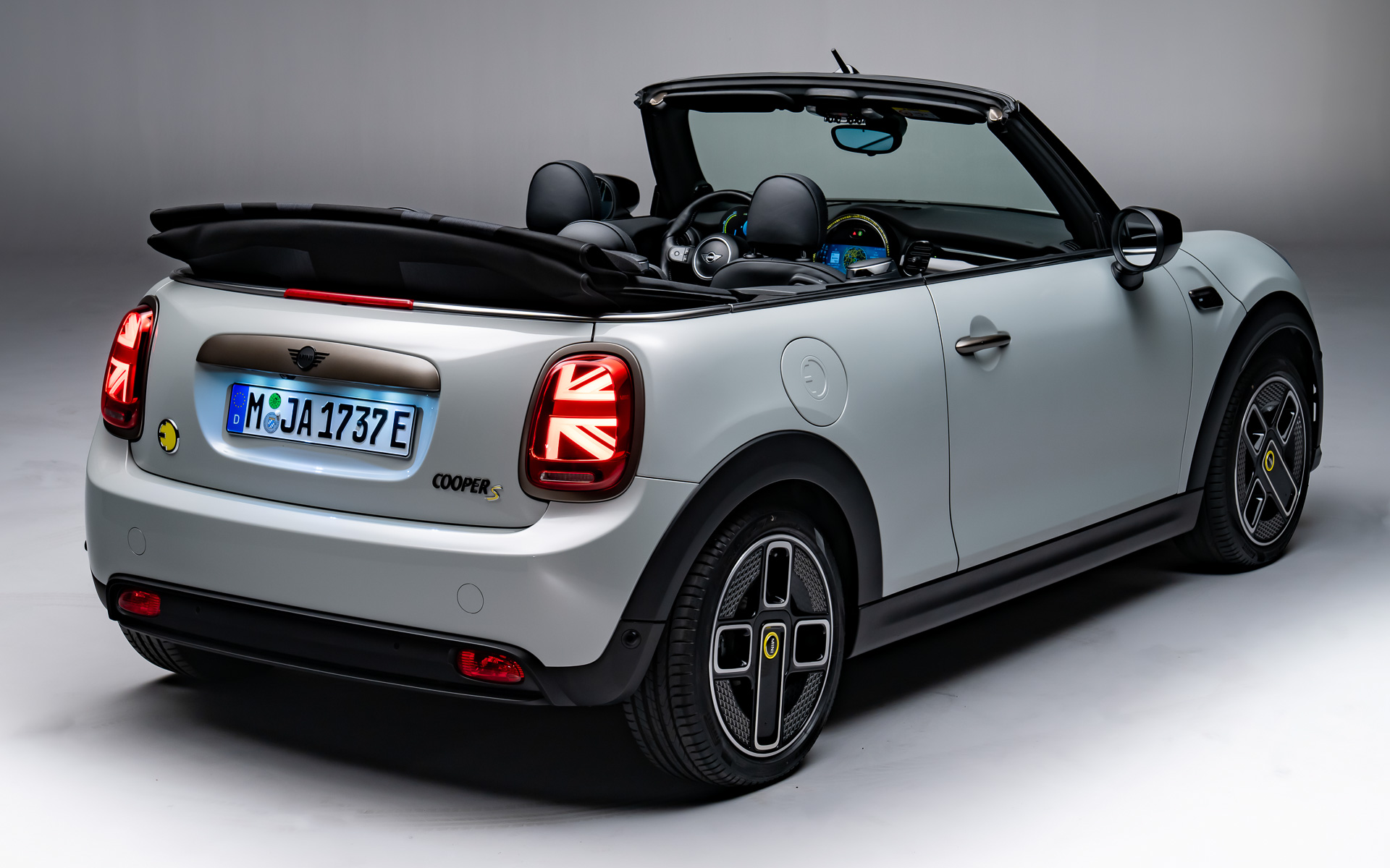 クーパー SE コンバーチブル（ホワイトシルバー）