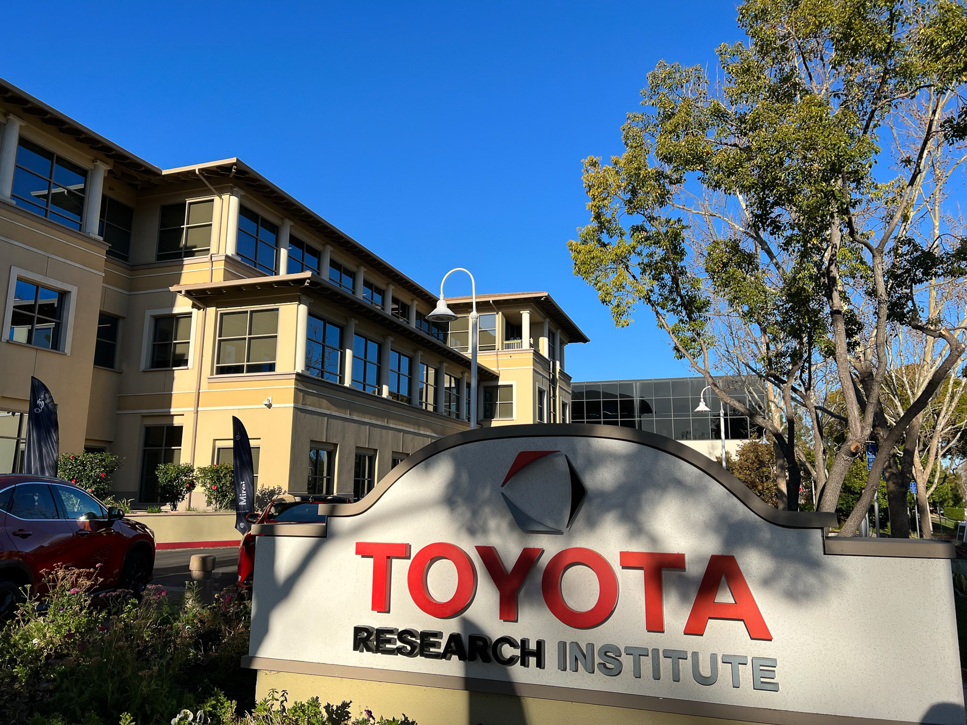 アメリカ カリフォルニア州パロアルトにあるToyota Research Institute本社。近くにスタンフォード大学があり、シリコンバレー地区に位置する