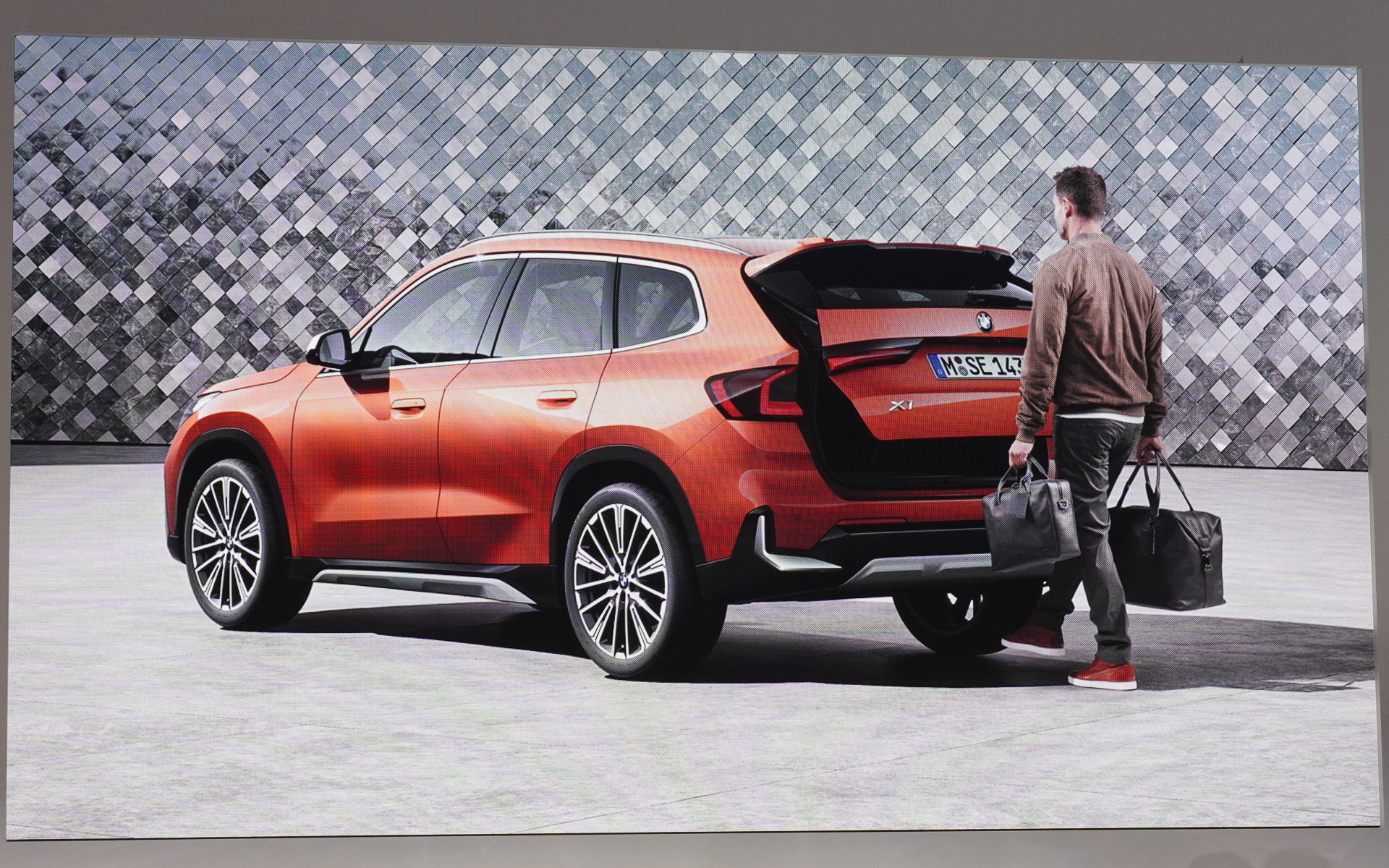 オートマチックテールゲートが標準装備される