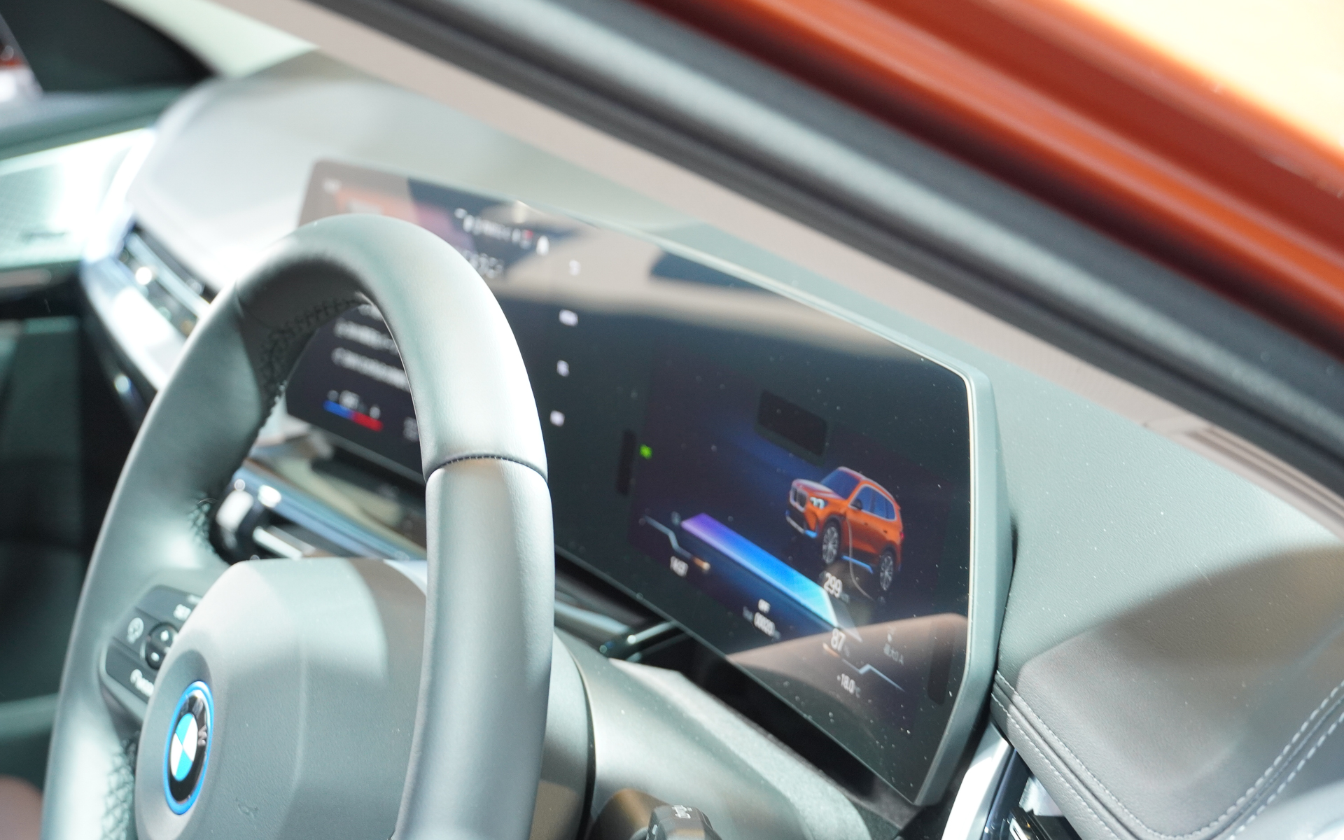 カーブドディスプレイ