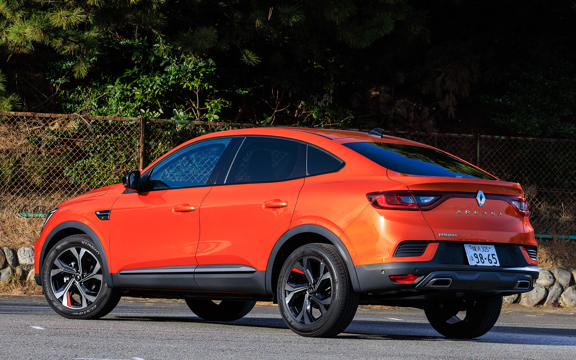 2022年12月に発売となったマイルドハイブリッドシステムを搭載する「アルカナ R.S.LINE MILD HYBRID」（399万円）。ボディサイズはストロングハイブリッドの「アルカナ R.S.LINE E-TECH FULL HYBRID」（429万円）と共通の4570×1820×1580mm（全長×全幅×全高）、ホイールベースは2720mm