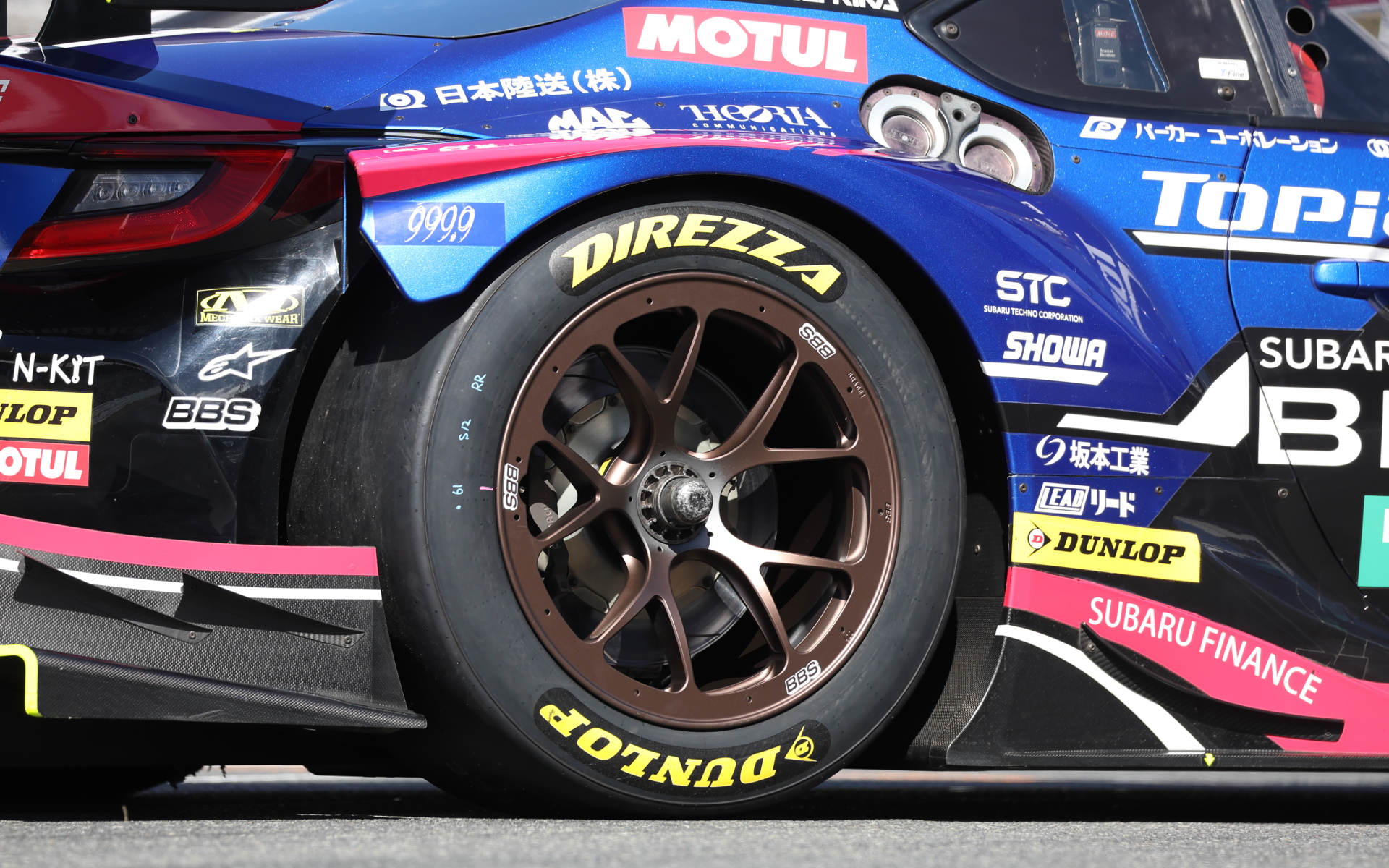 タイヤ・ホイールはマシンに合わせた専用開発