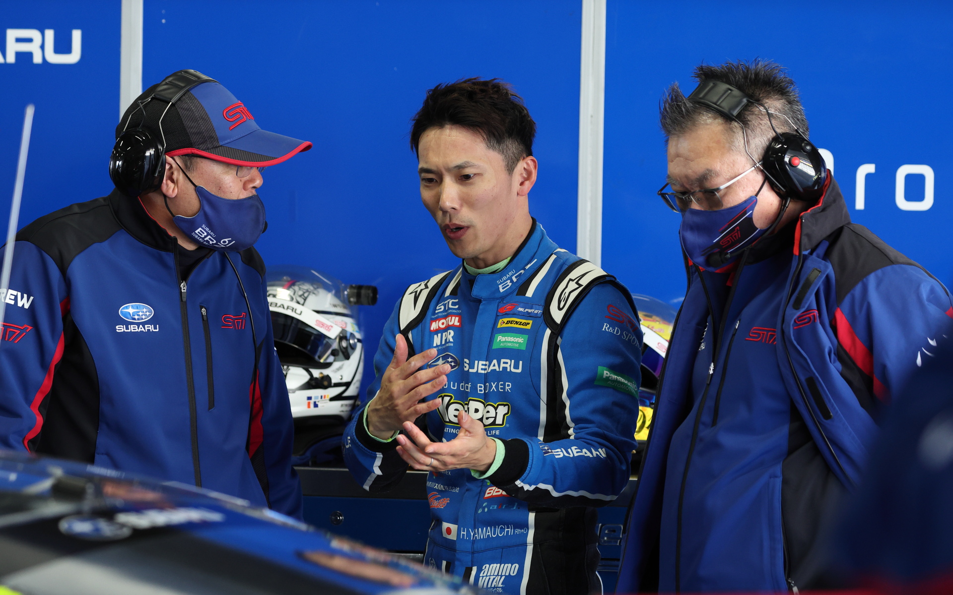 数周走ってはピットへ戻り、メンテナンスやデータ取りなどを行なって、再び走り出す。約1時間の短い時間に何度も繰り返していた