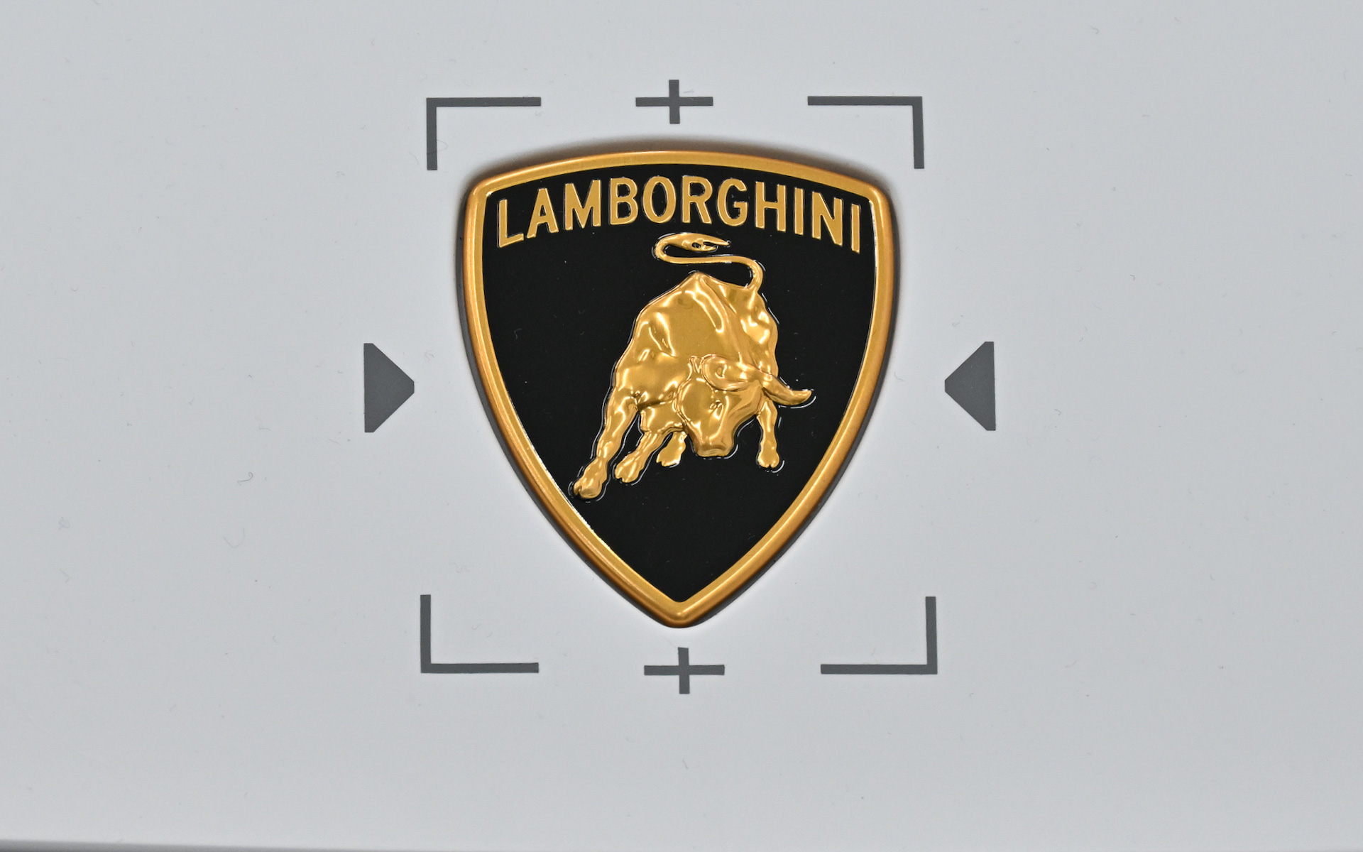 未来的なサイバー・インダストリアルスタイルを実現するウラカンSTO Time Chaser_111100