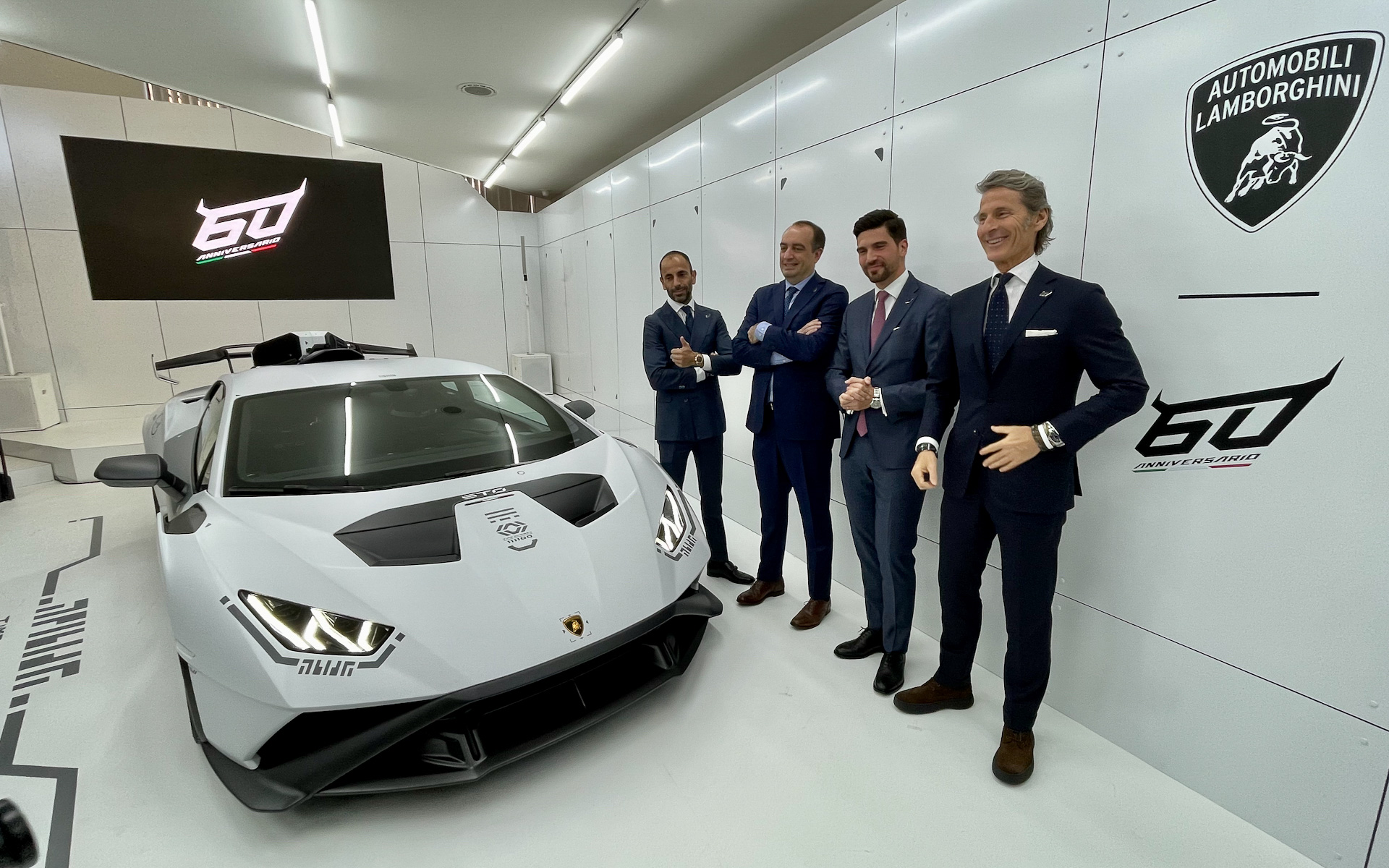 現代美術家であるIKEUCHI氏とコラボレーションした「ウラカンSTO Time Chaser_111100」を公開