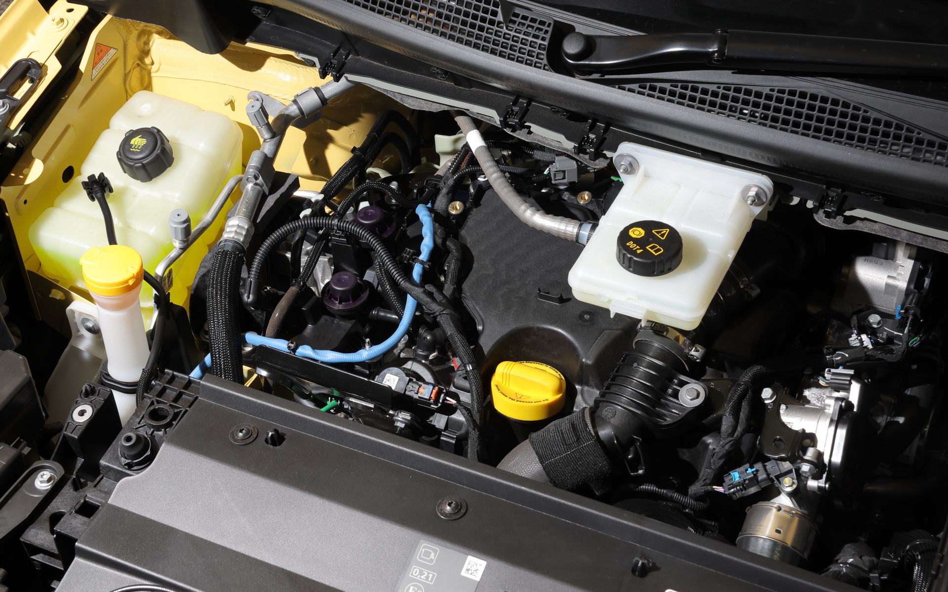 ディーゼルモデルは最高出力85kW（116PS）/3750rpm、最大トルク270Nm（27.5kgfm）/1750rpmを発生する直列4気筒SOHC 1.5リッターディーゼルターボエンジンを搭載。WLTCモード燃費は17.3km/L