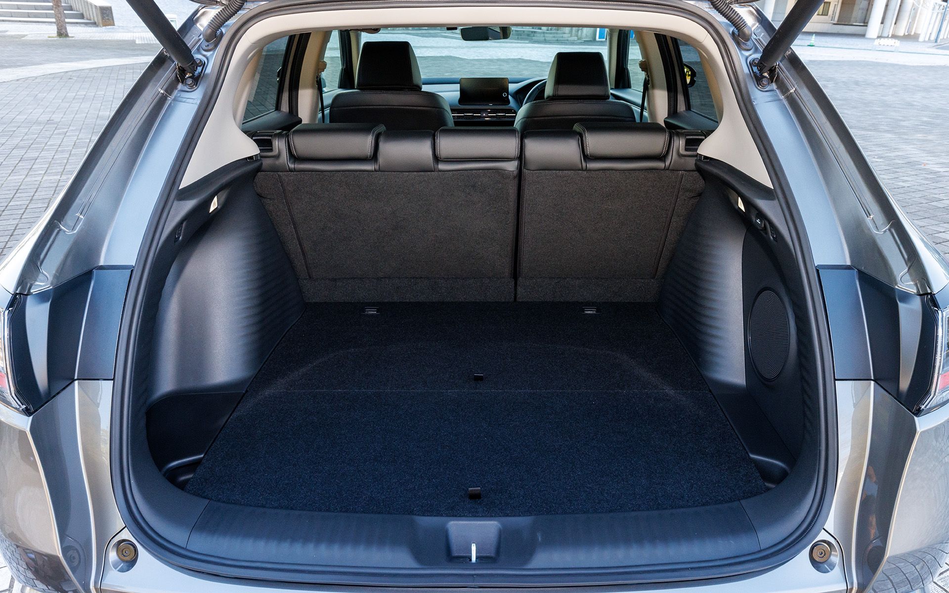 後席は6：4の可倒式