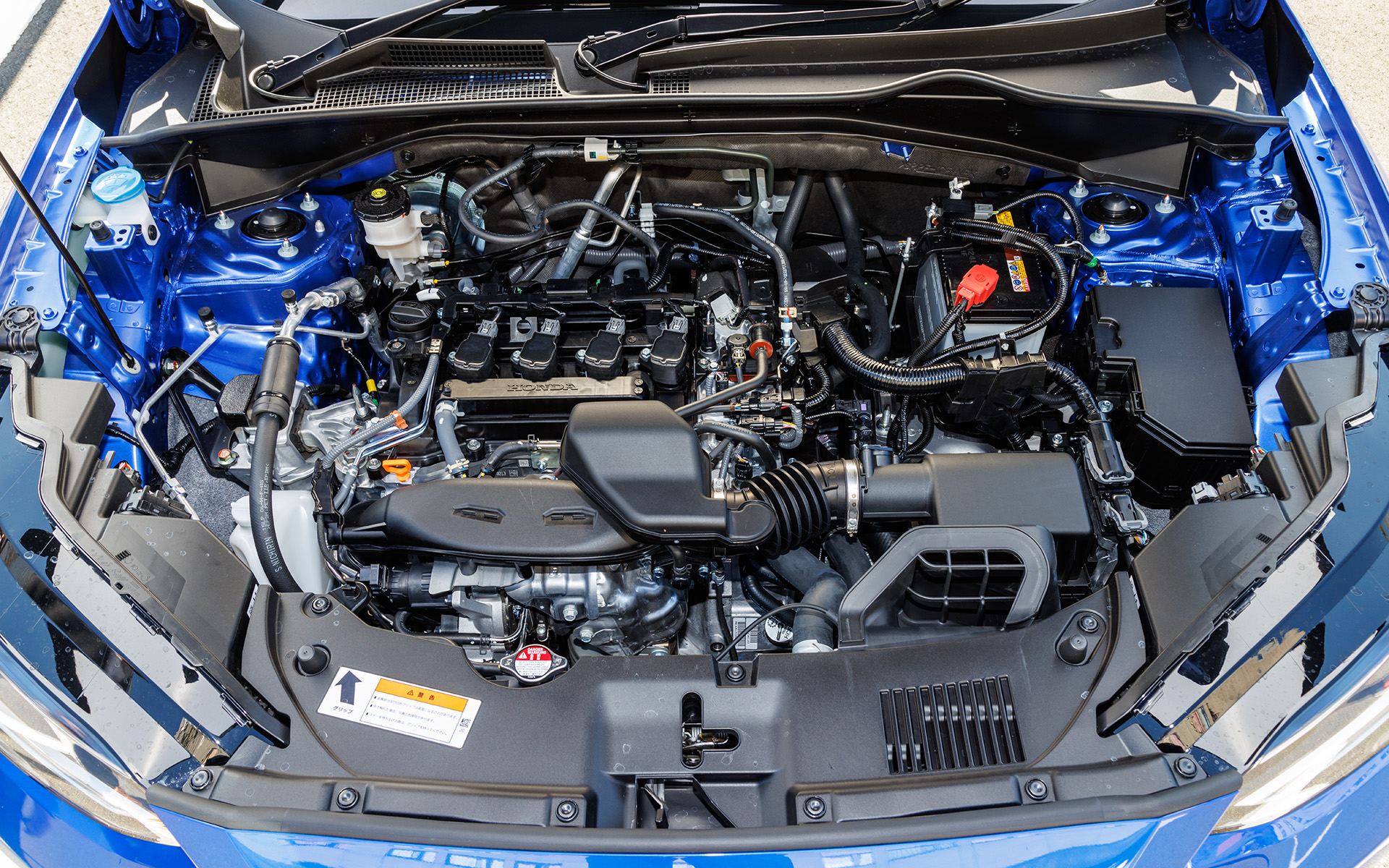 ガソリンモデル用の直列4気筒1.5リッターVTECターボエンジンは、最高出力178PS（131kW）/6000rpm、最大トルク240Nm/1700-4500rpmを発生。トランスミッションはCVTが組み合わせられている